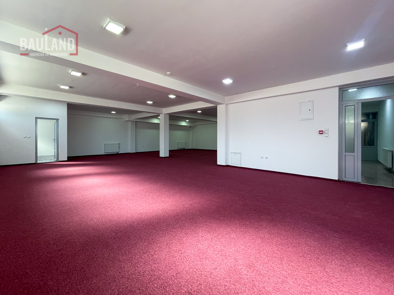 Geschäftsraum mit 150 m² im Erdgeschoss – Ideal für Büros, Studio oder Schule - Stup