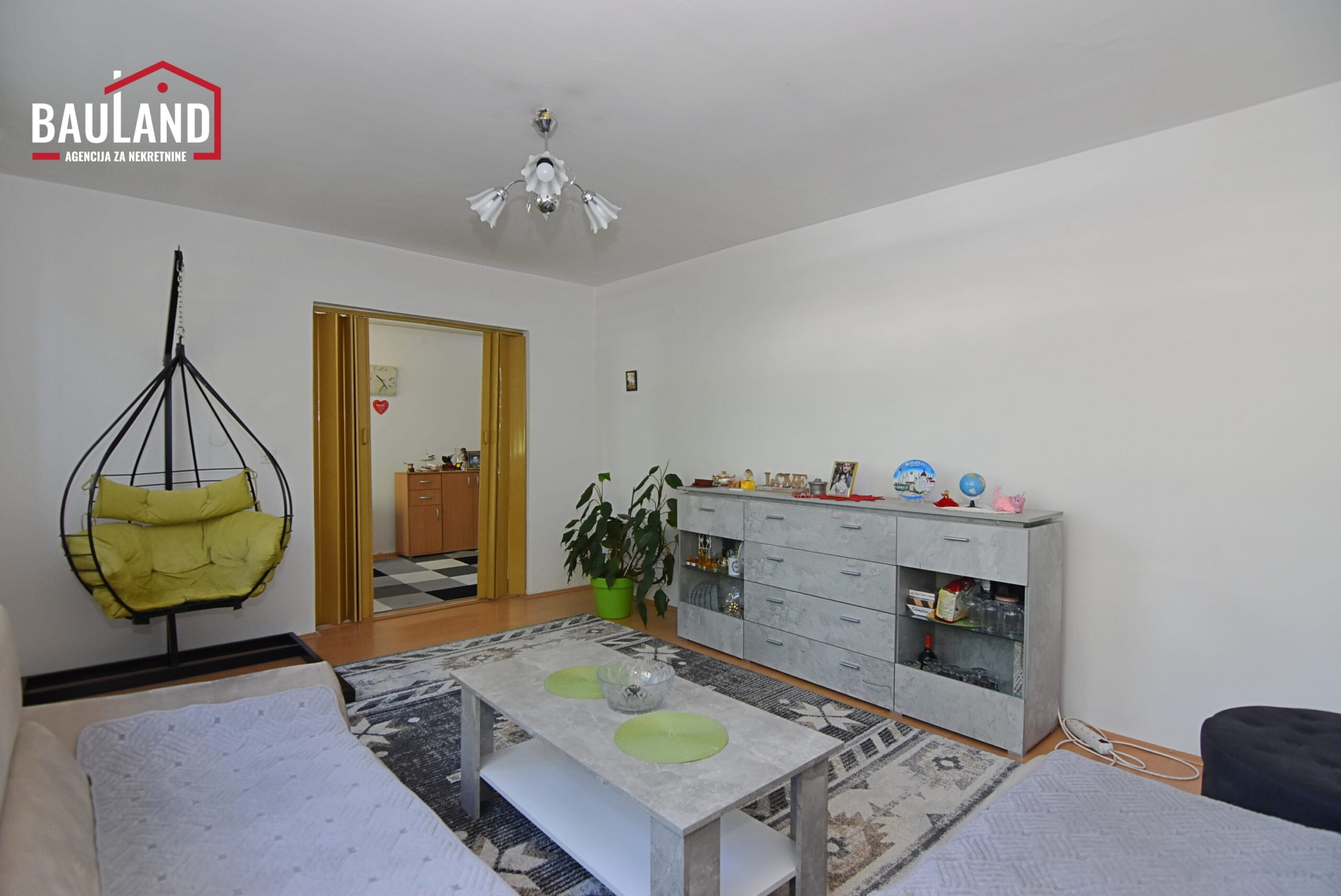 3 na prodaju dvosoban stan na prvom spratu u ulici Trg Oteškog bataljona Otes Ilidža