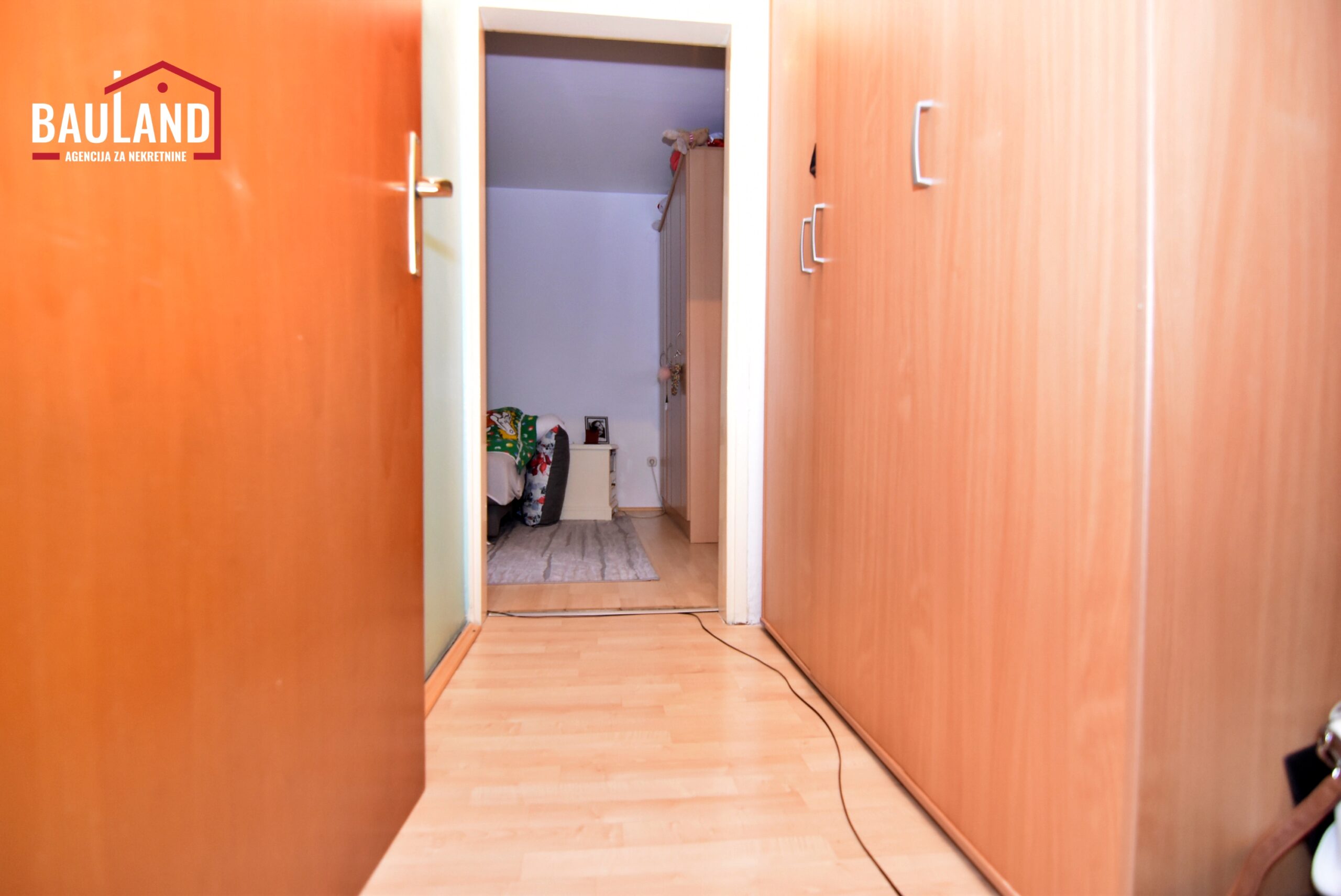 12 na prodaju dvosoban stan Otes Ilidža