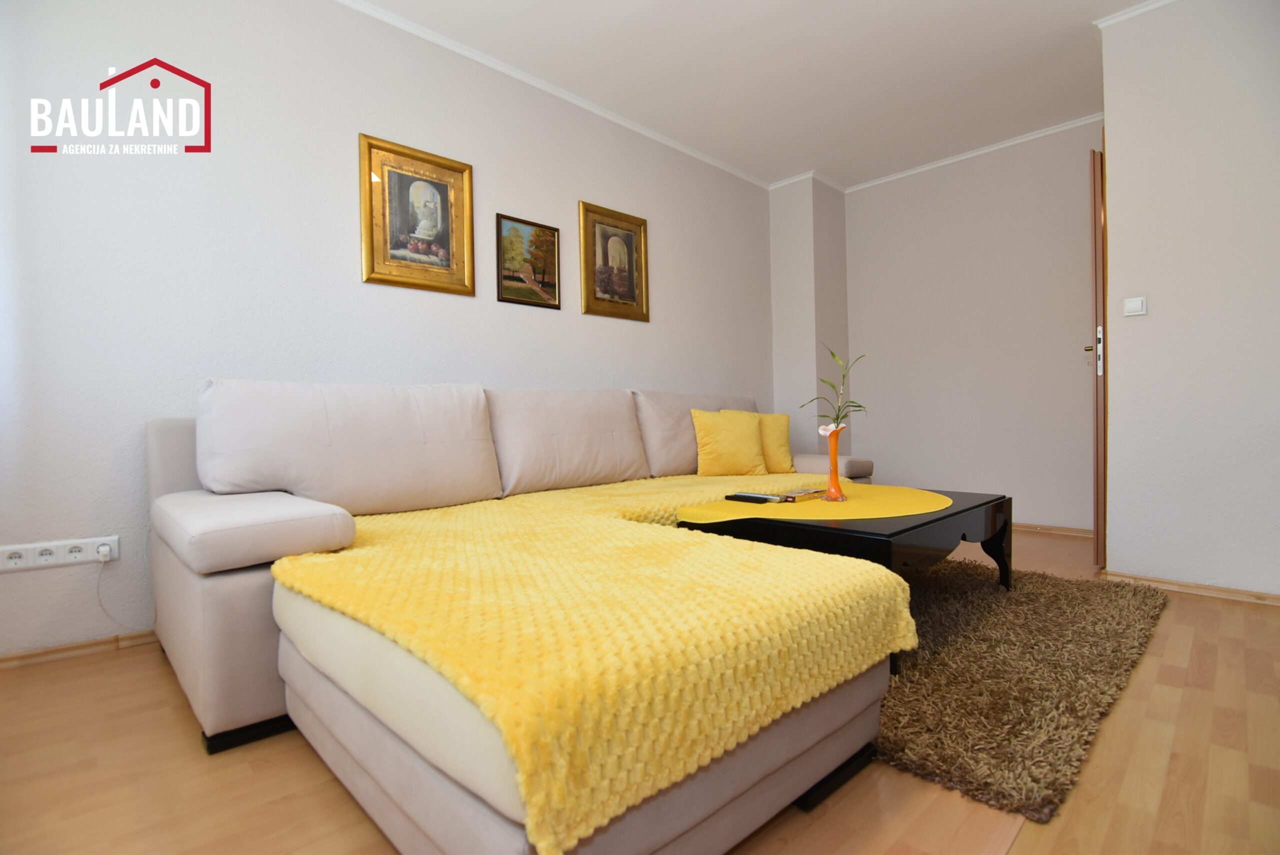 4 dvosoban renoviran stan na Koševskom brdu za prodaju Općina Centar