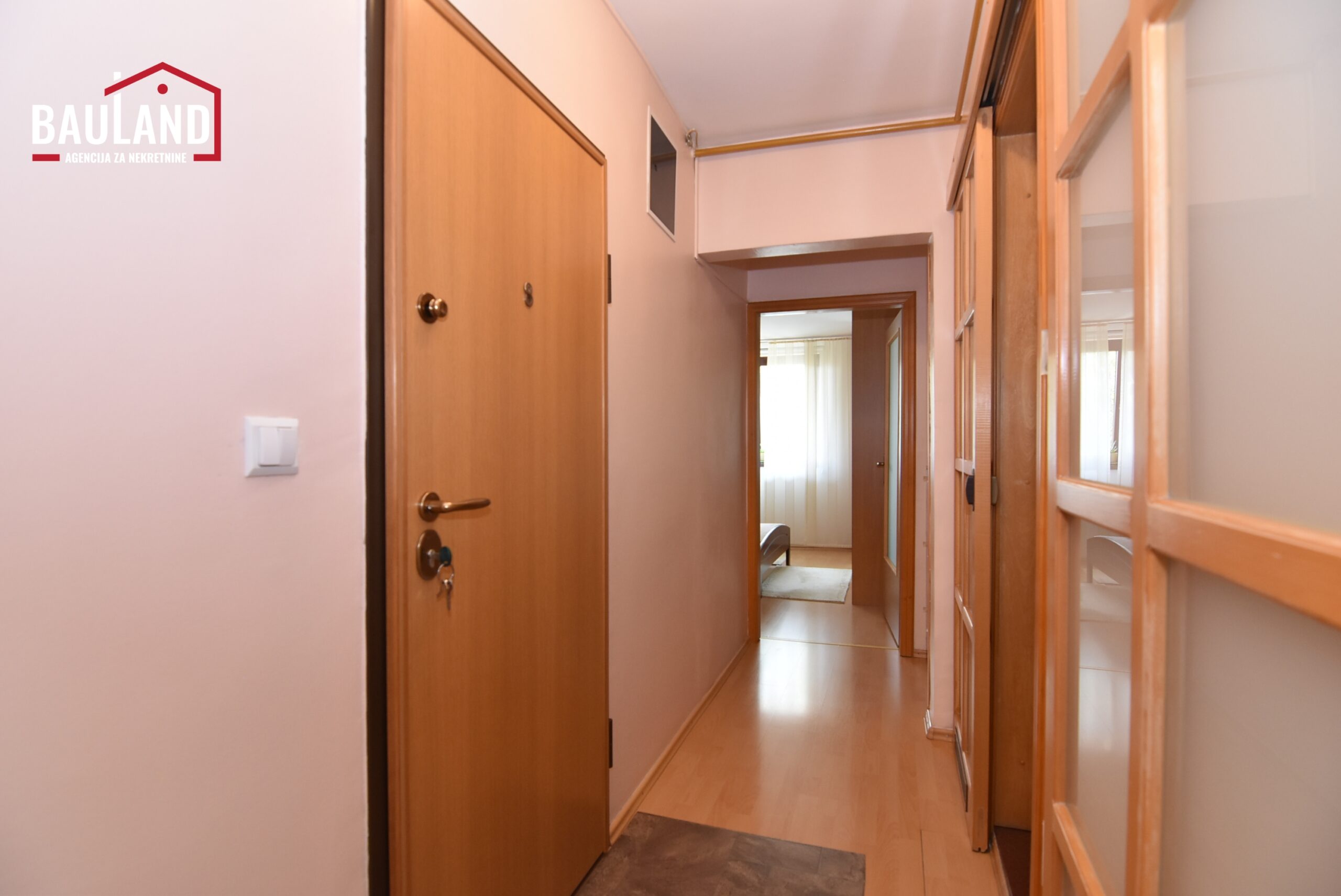 15 prodaje se dvosoban stan 60m2 Općina Centar