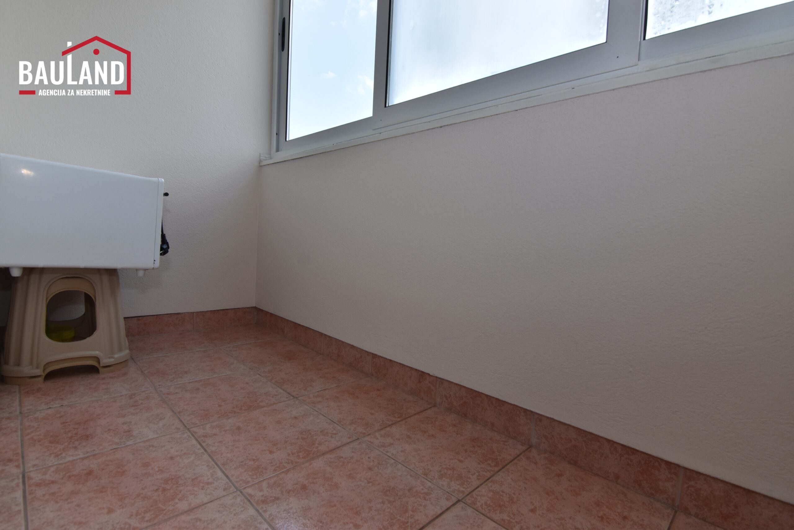 20 prodaje se dvosoban namješten stan dvostrano orijentisan Koševsko brdo