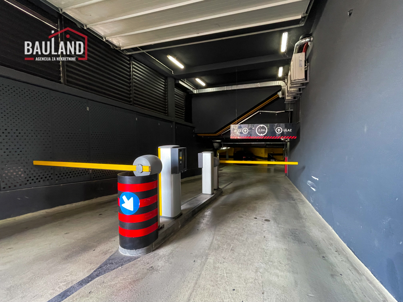 poslovni-prostor-hrdjava-zgrada-vani-4