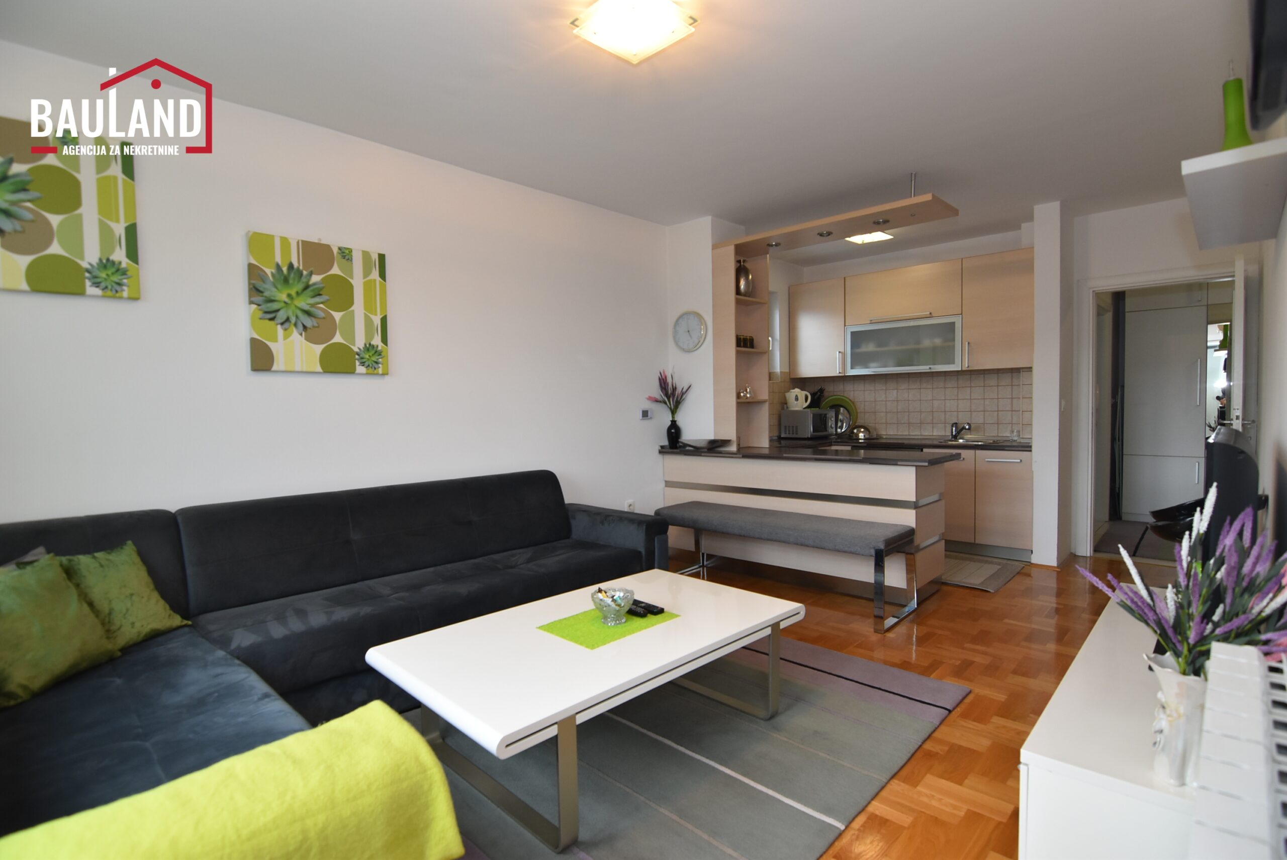 4 dvosoban namješten stan za najam 53m3 balkon lift 11 sprat