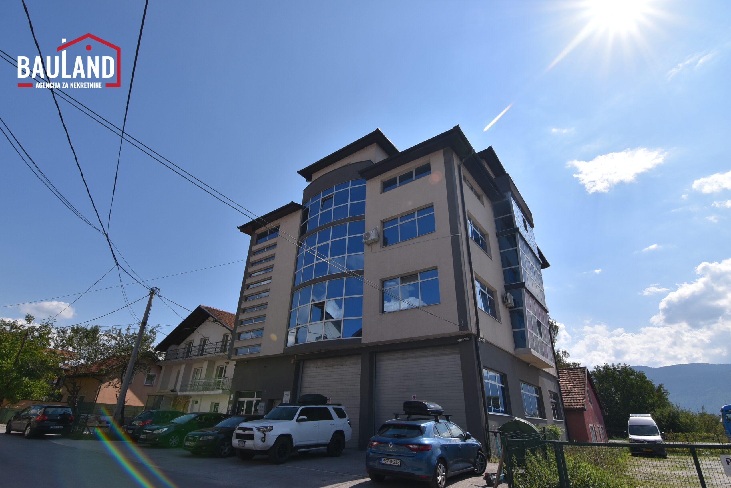 6 iznajmljuje se kancelarija površine 40m2 na prvom spratu u ulici Aleja Bosne Srebrene