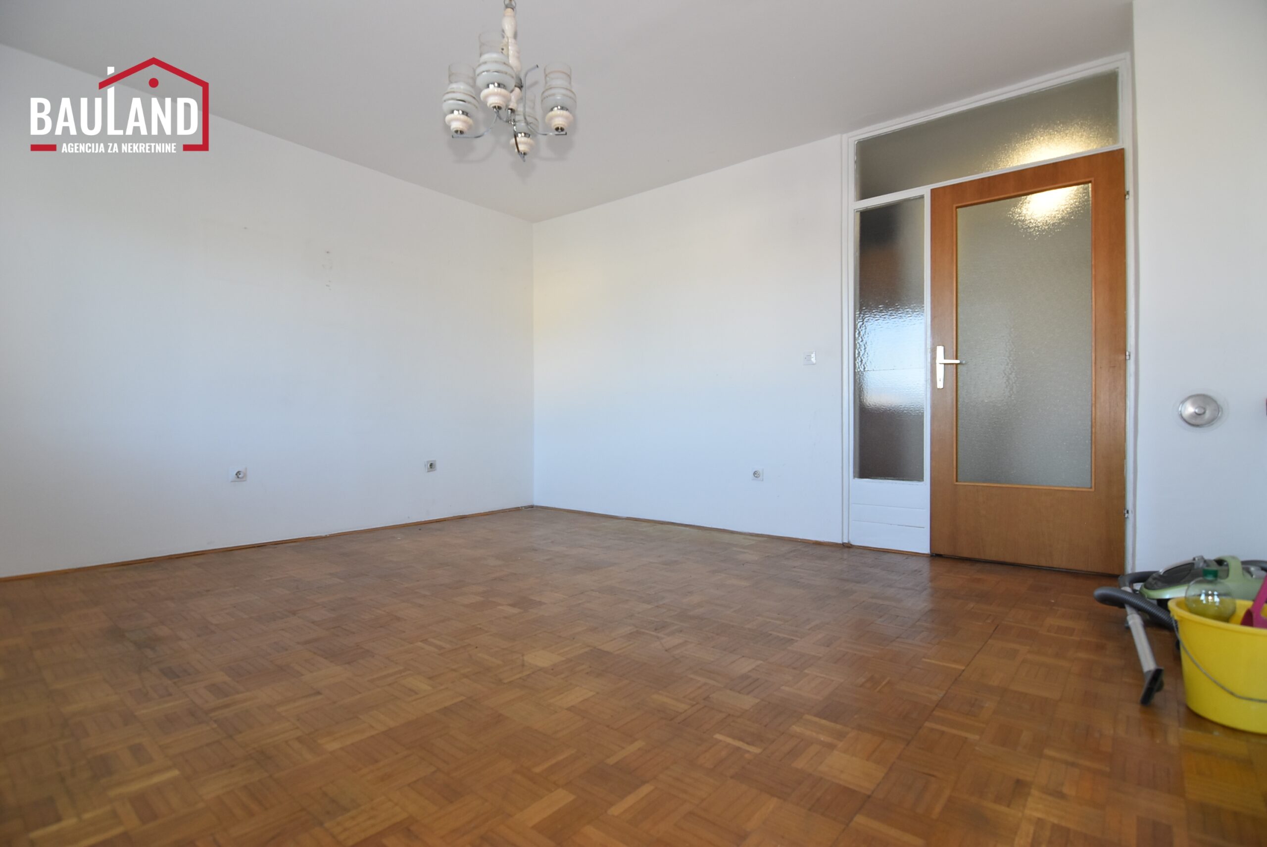 5 prodaja stana 42m2 IV sprat lift ostava balkon