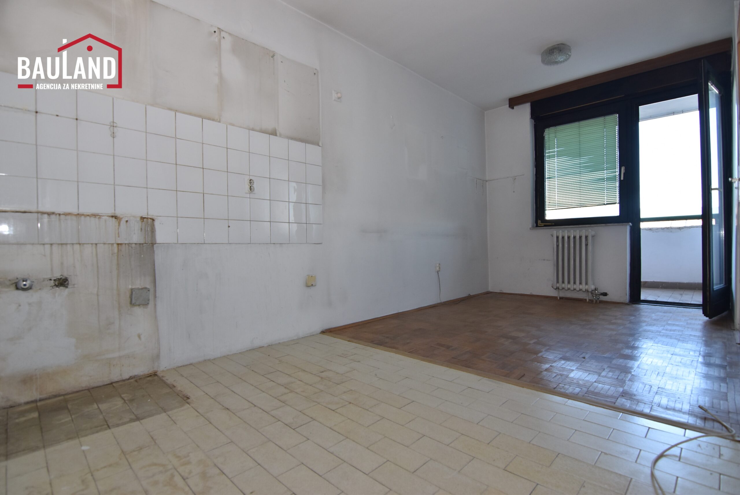 7 prodaja stana IV sprat lift balkon ostava 42