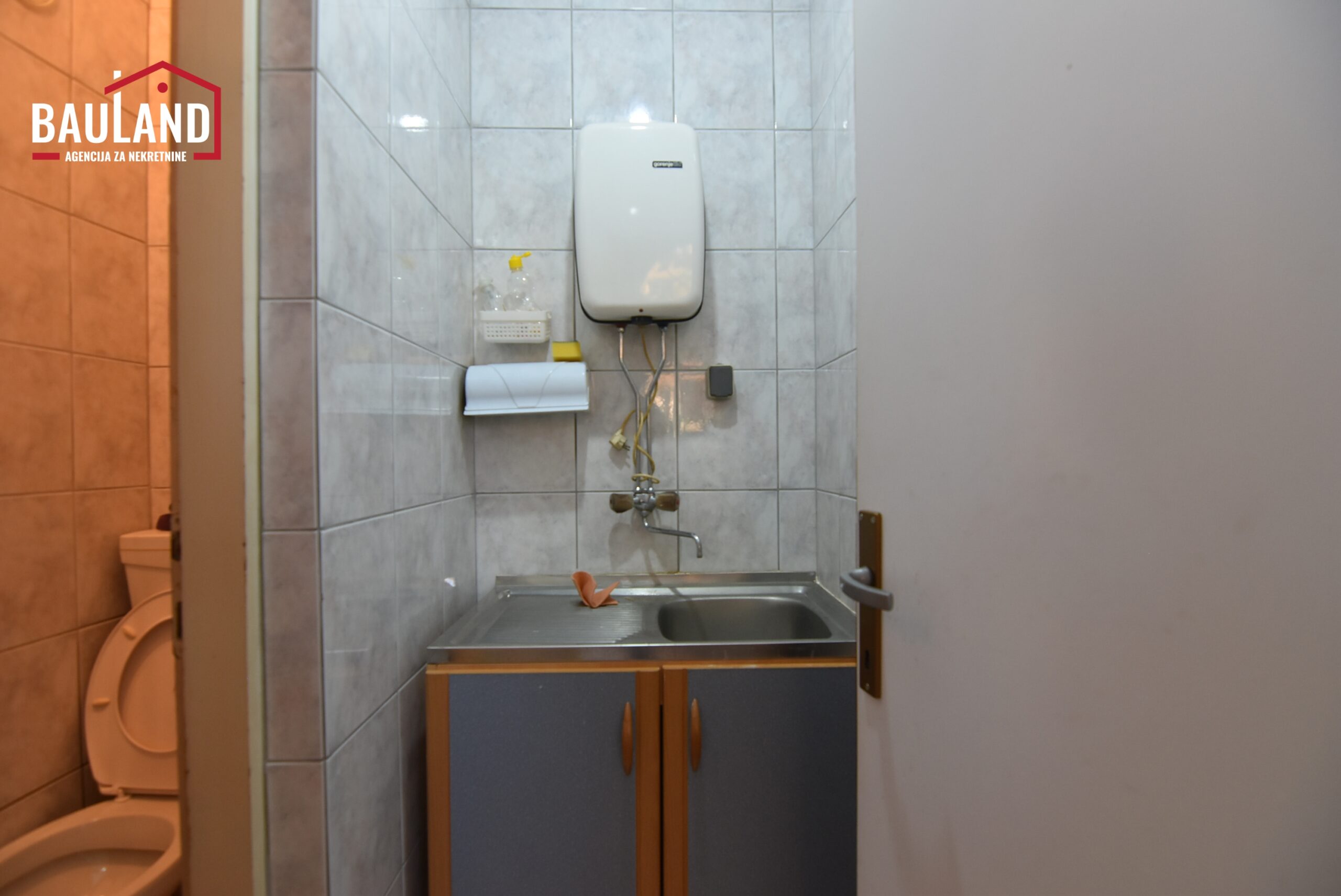 7 poslovni prostor za najam 52m2 Novo Sarajevo