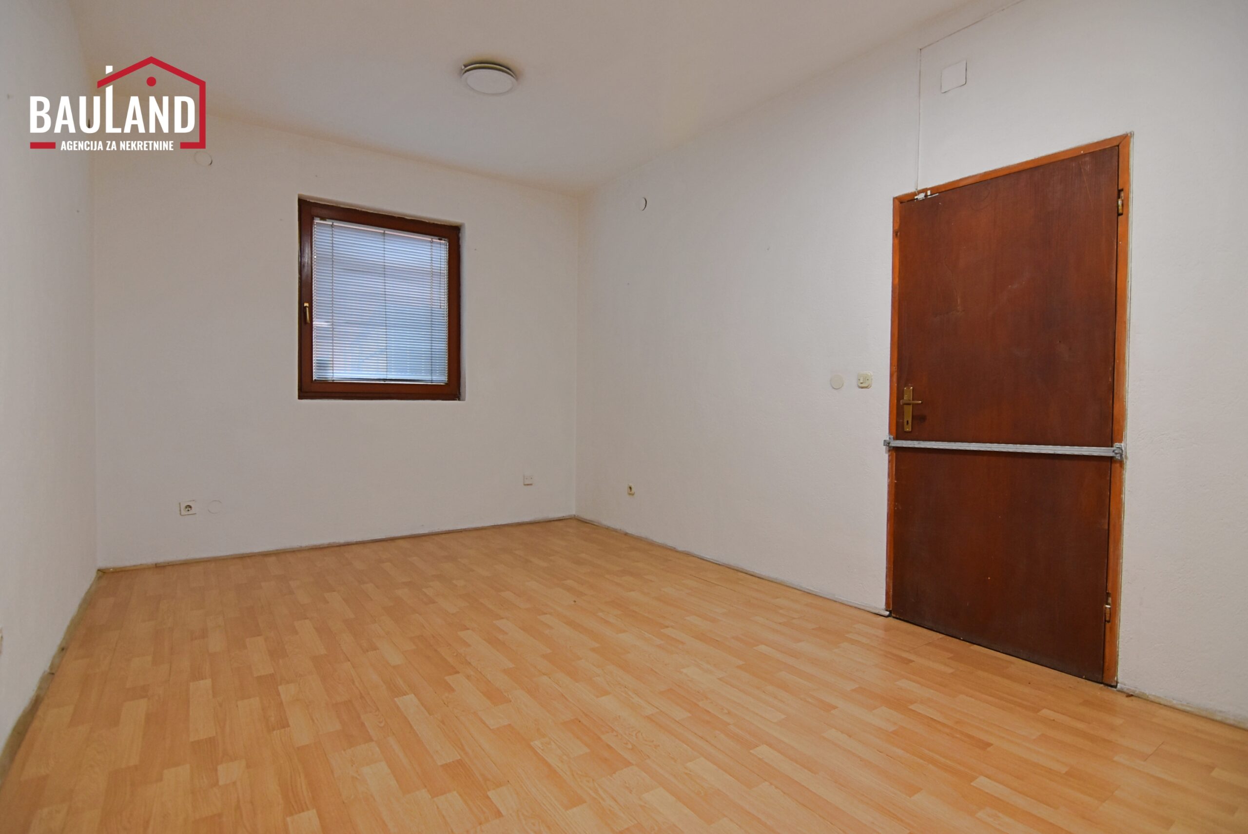 5 poslovni prostor za iznajmljivanje prizemlje 90m2 Stup Ilidža