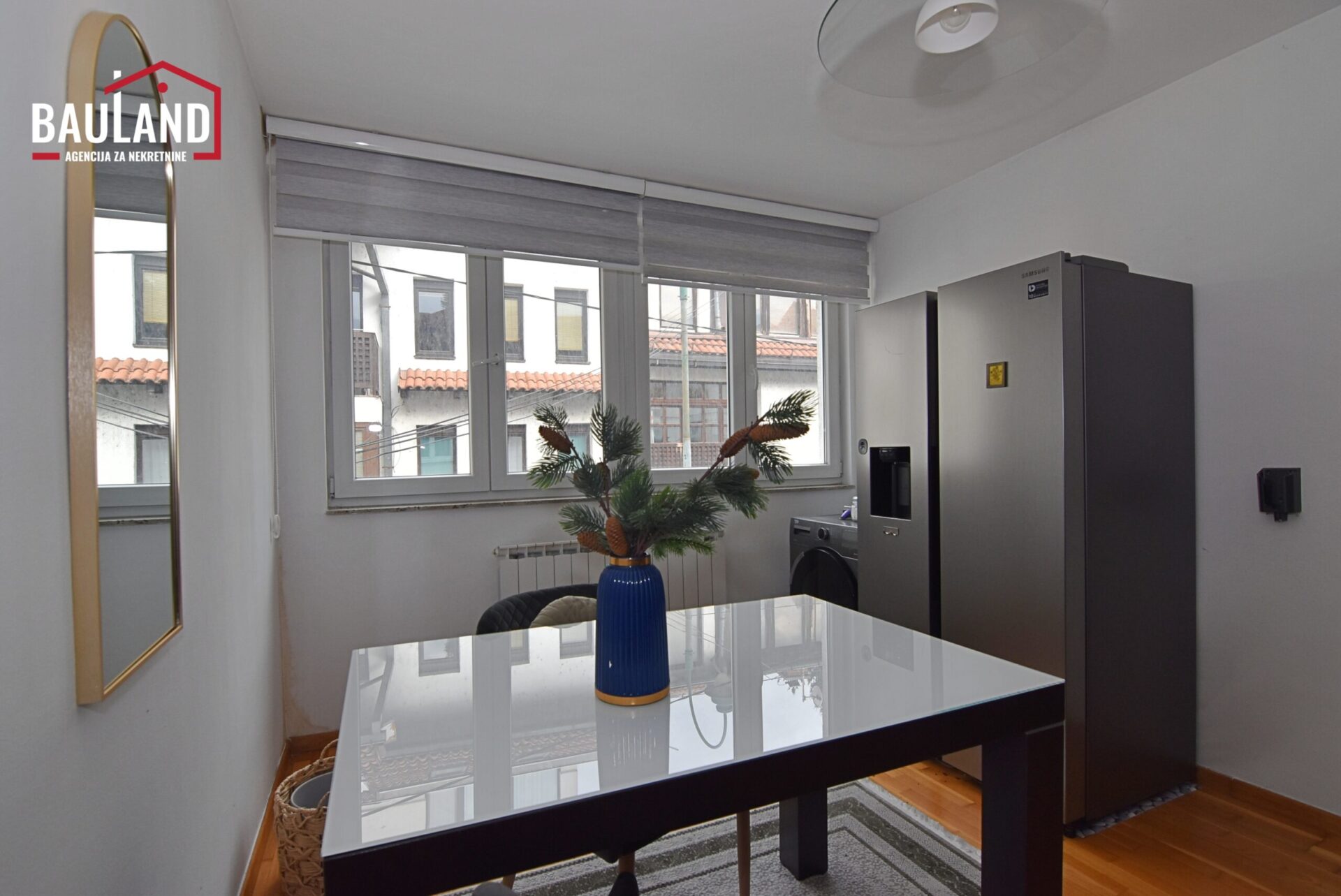 10 prodaja stana 52m2 I sprat podrum dvostrano orijentisan