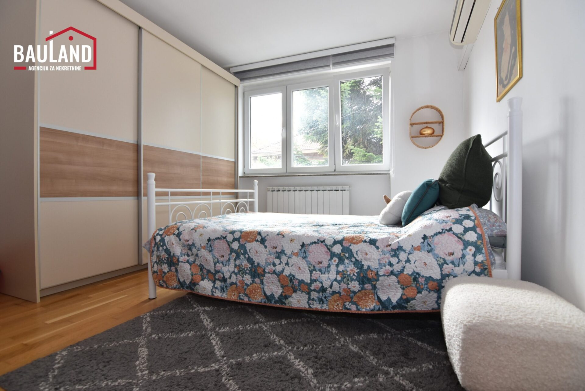 11 dvosoban namješten stan za prodaju ostava podrum I sprat 52m2