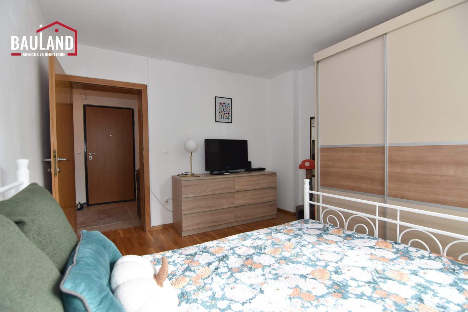 13 na prodaju dvosoban dvostrano orijentisan stan na prvom spratu ul. Ćemerlina Općina Stari Grad