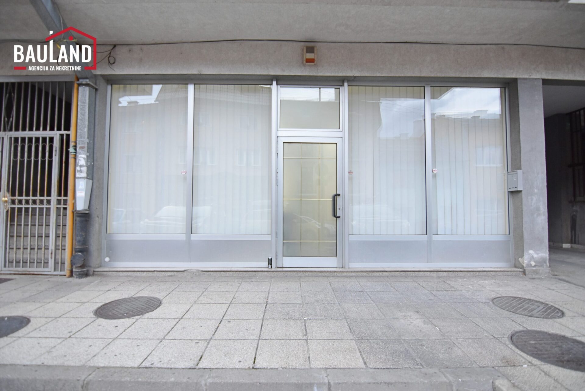 Gewerbefläche mit Parkplatz, 77m2 / Višnjik, Zentrum