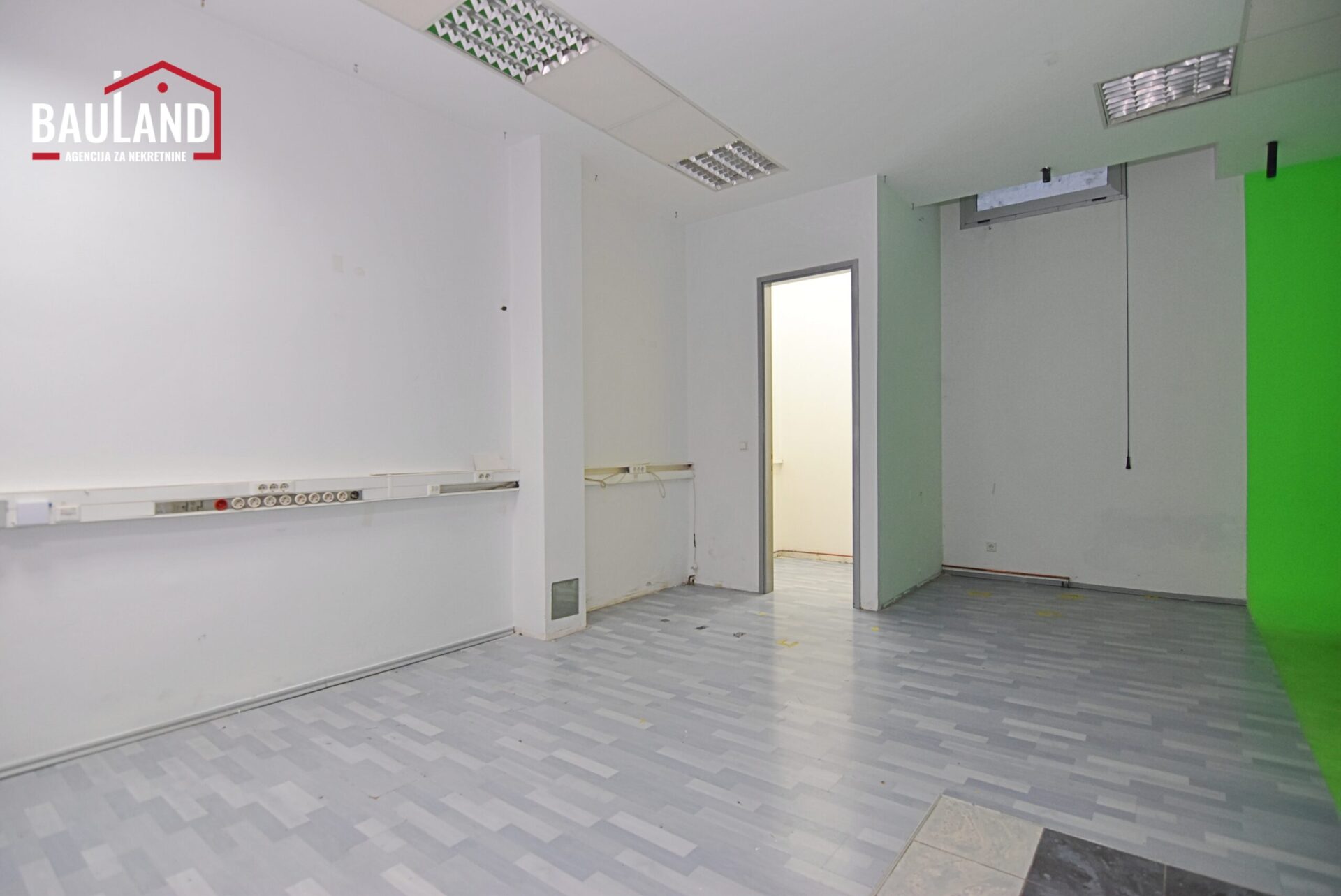 10 poslovni prostor površine 77m2 za najam naselje Višnjik Općina Centar