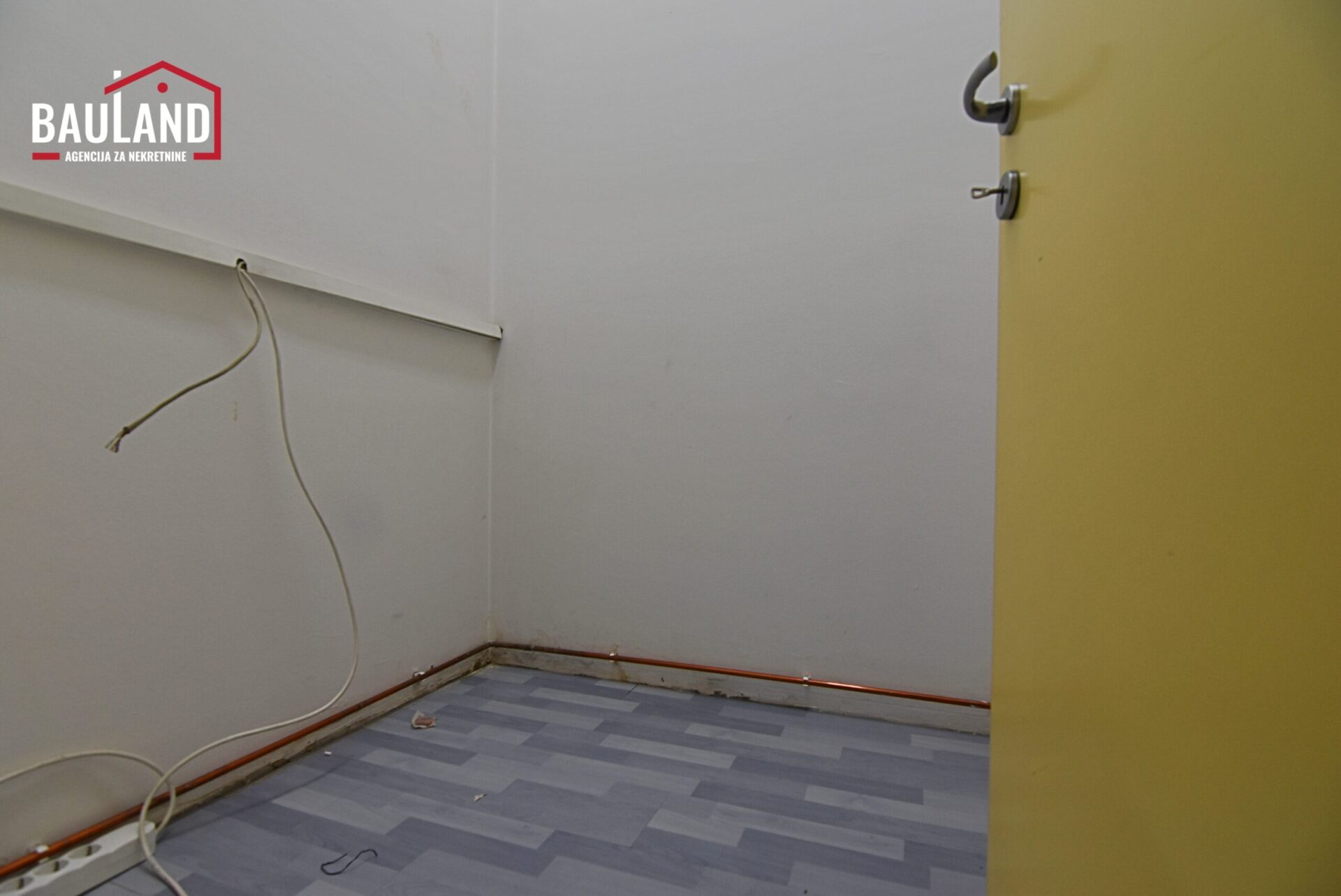 12 poslovni prostor za najam Višnjik ul. Zaima Šarca Općina Centar