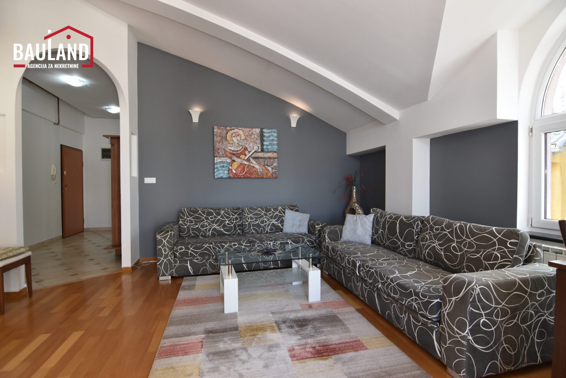 Drei-Zimmer-Wohnung mit Parkplatz, Kovačići / Novo Sarajevo