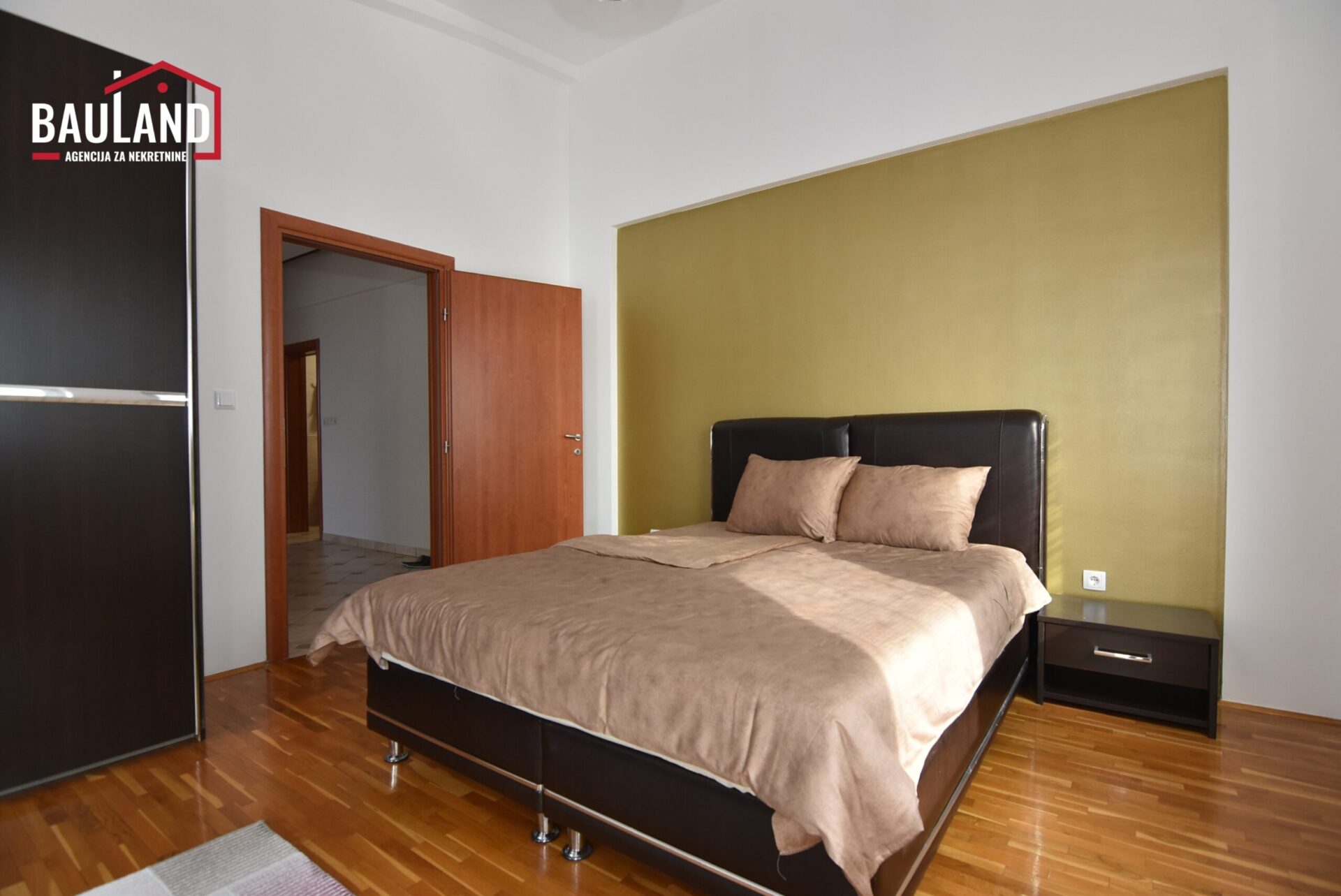 10 iznajmljuje se trosoban namješten stan na Kovačićima Općina Novo Sarajevo