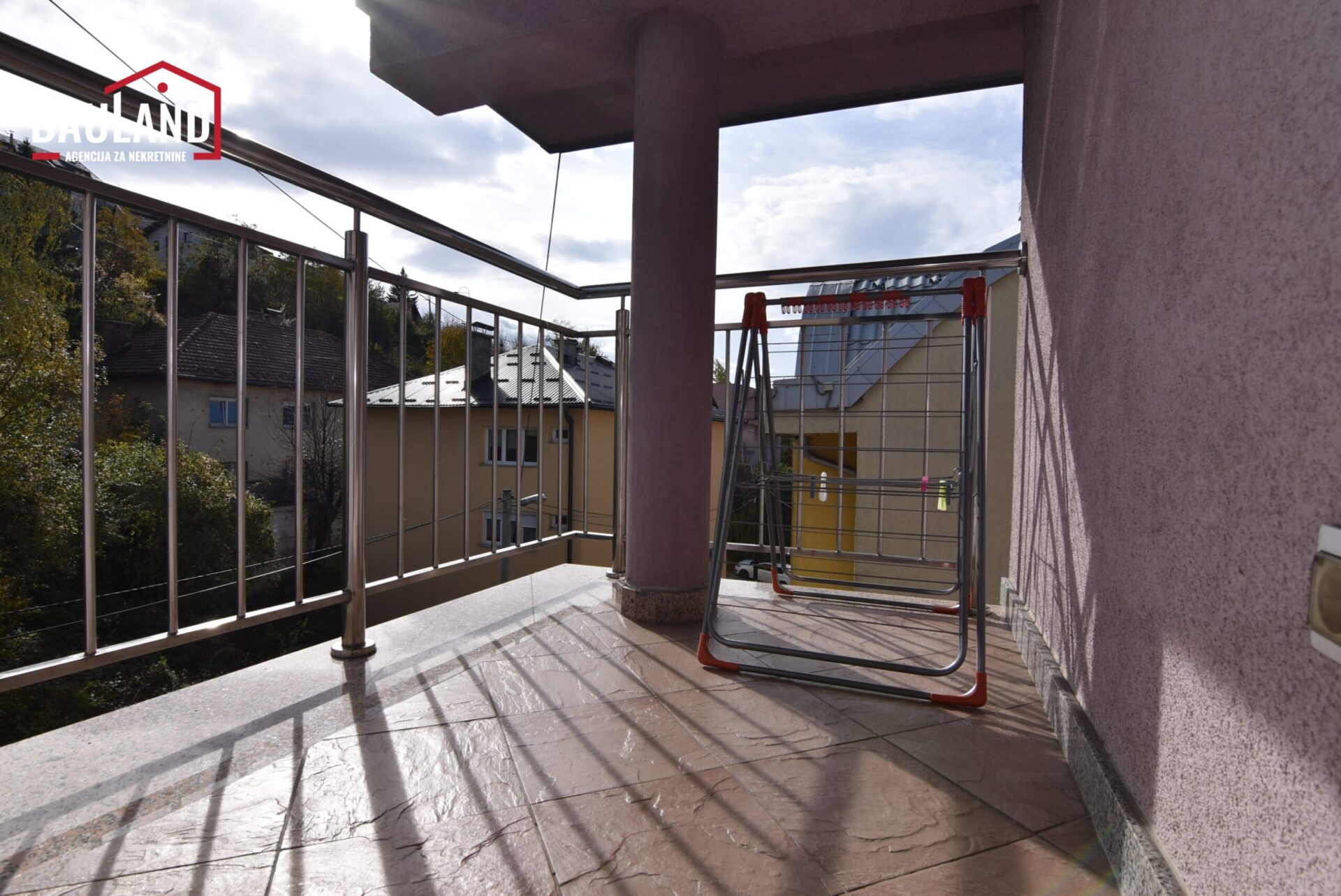 13 stan za najam 85m2 III sprat naselje Kovačići Općina Novo Sarajevo