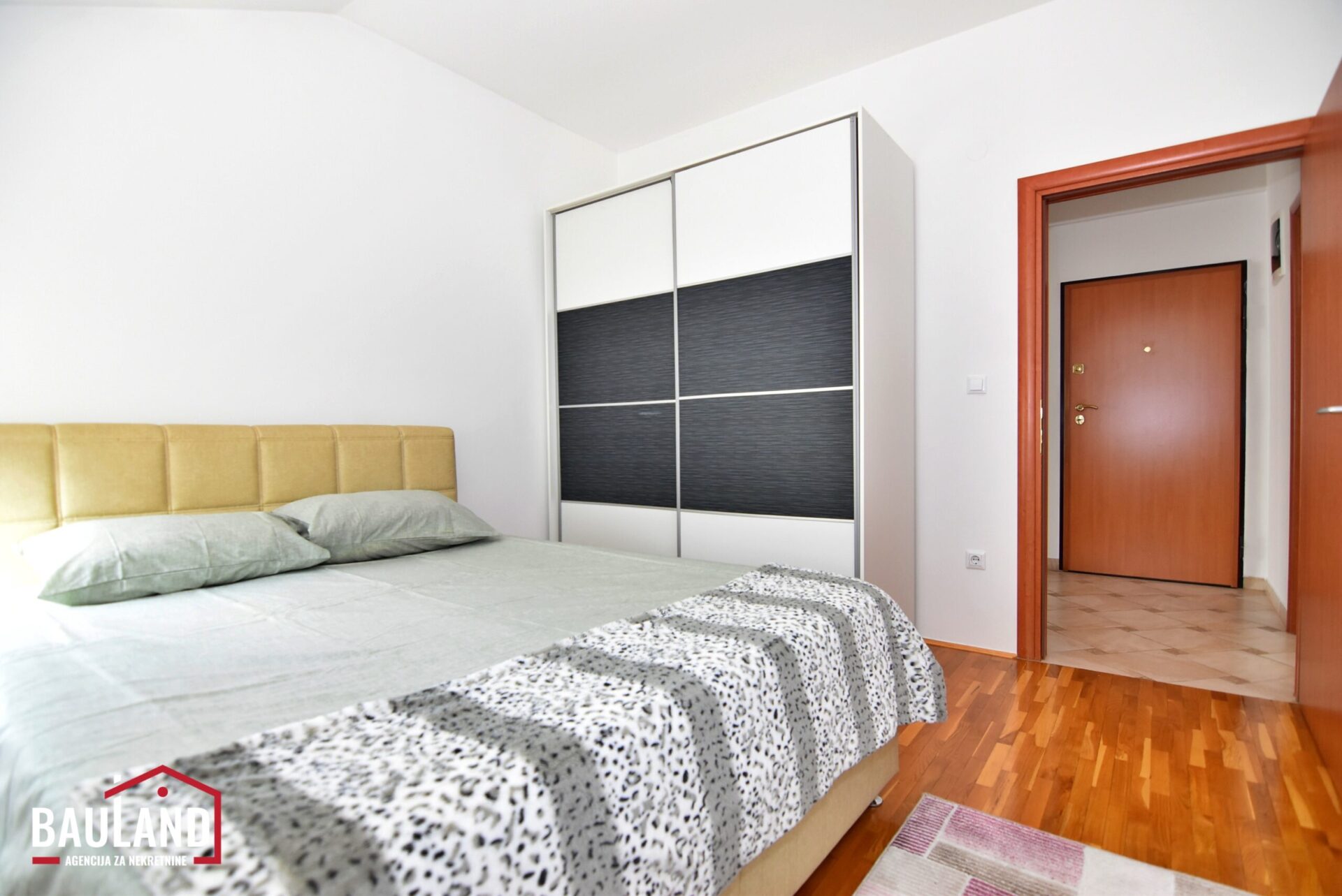 15 stan za najam 85m2 III sprat parking mjesto Općina Novo Sarajevo