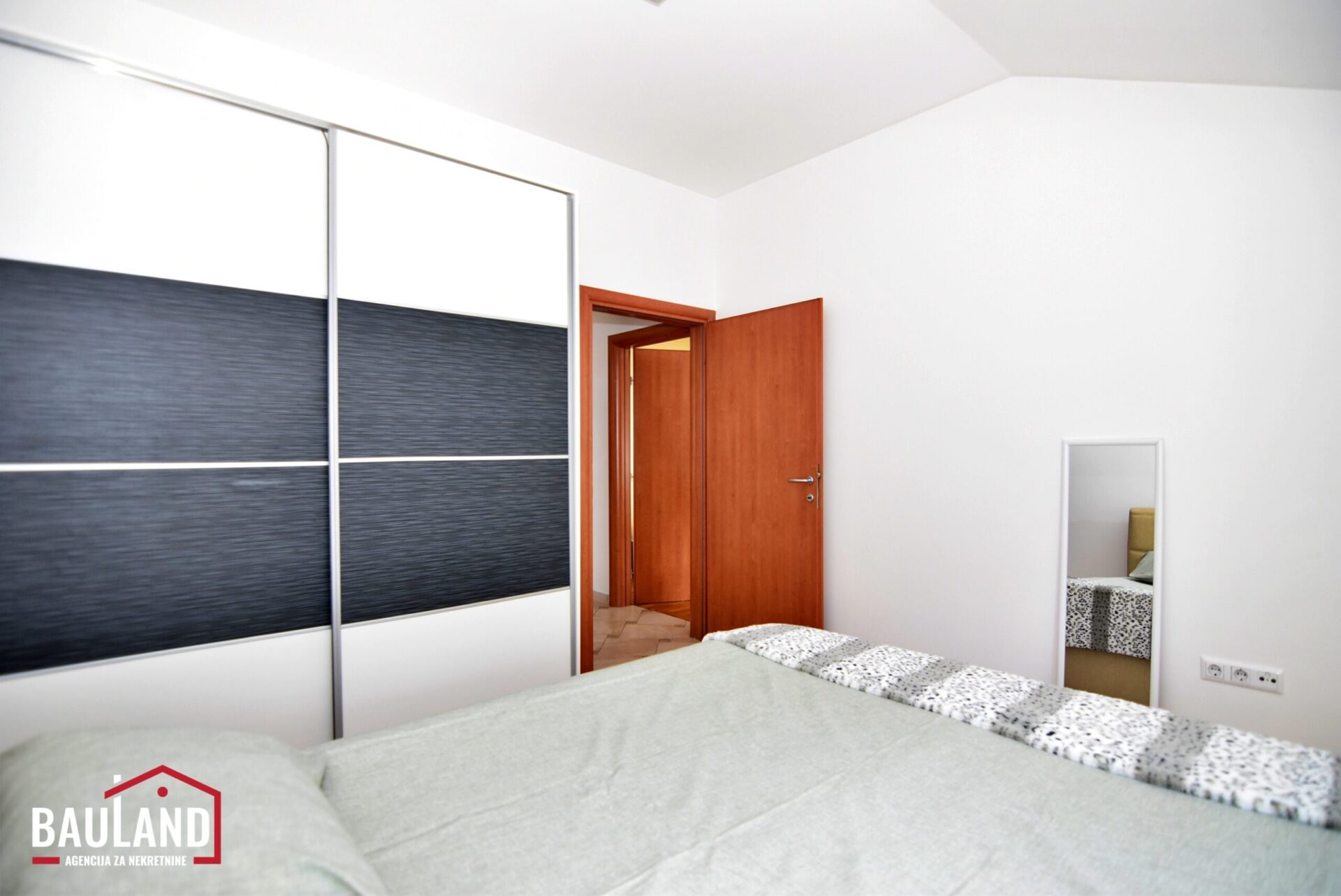 16 stan za najam 85m2 III sprat