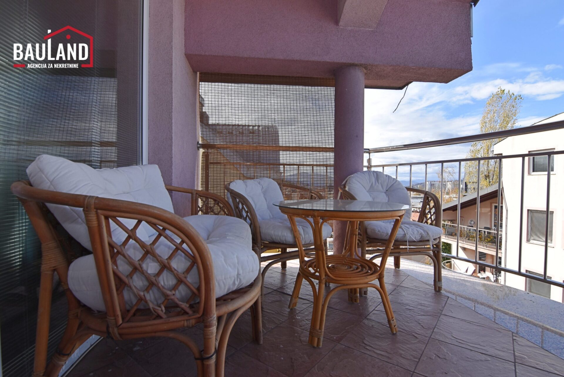 17 stan za najam 85m2 III sprat dvostrano orijentisan naselje Kovačići