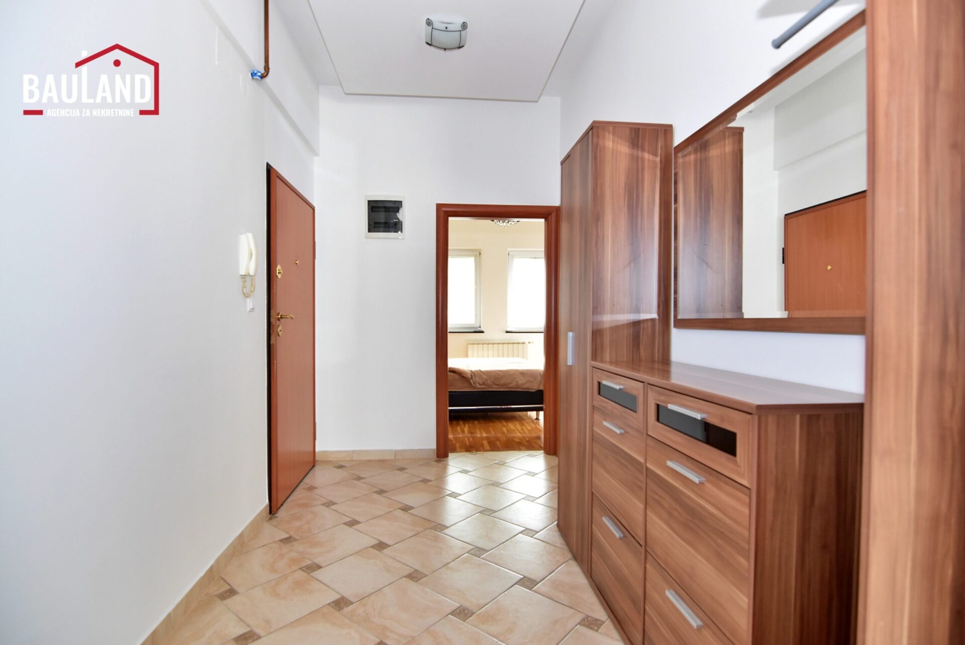 21 najam stana 85m2 parking mjesto