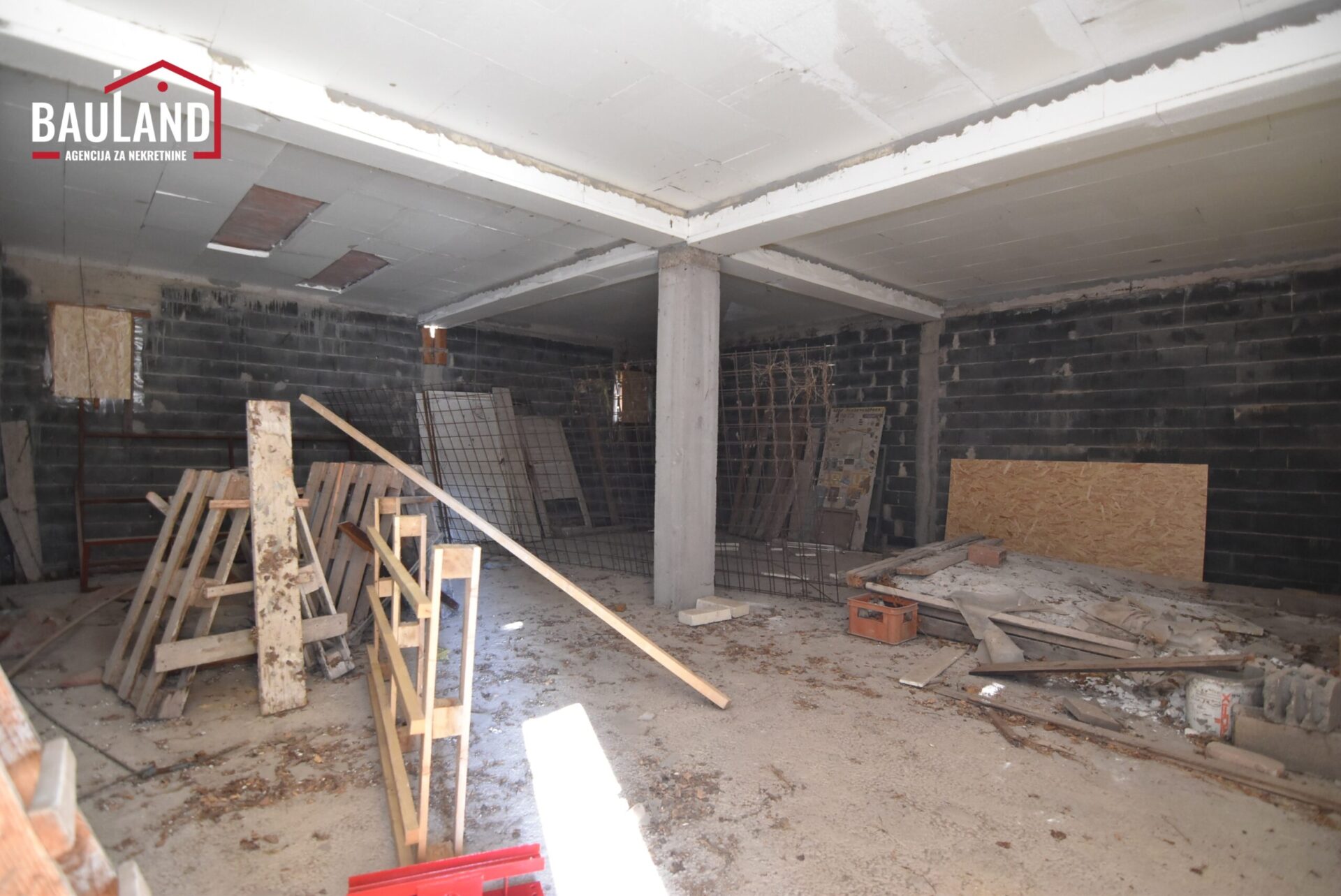 5 izdaje se poslovni prostor površine 100m2 u rohbau fazi u Centru naselje Pionirska dolina