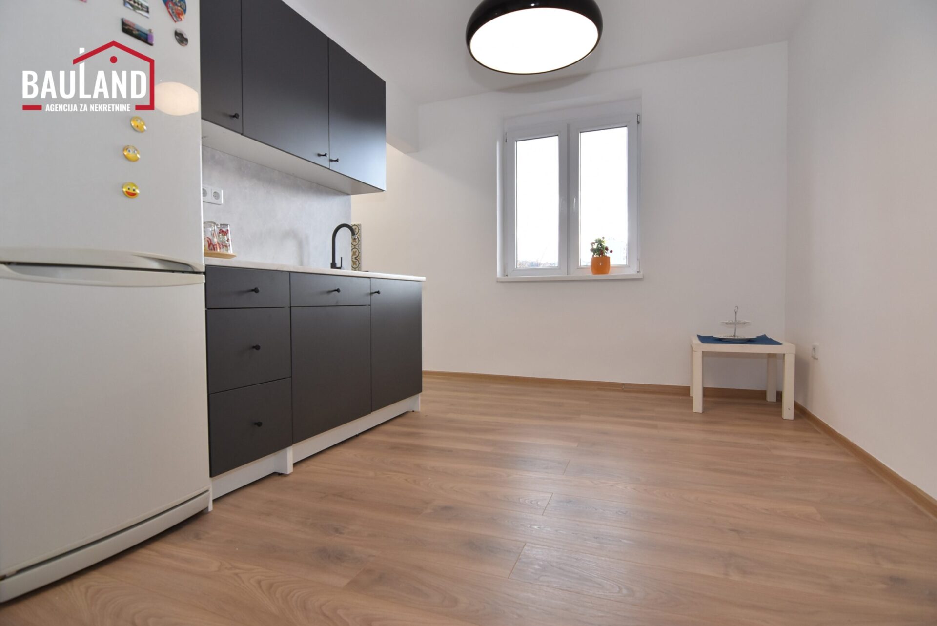 3 iznajmljuje se dvosoban stan površine 69m2 II sprat dvostrano orijentisan