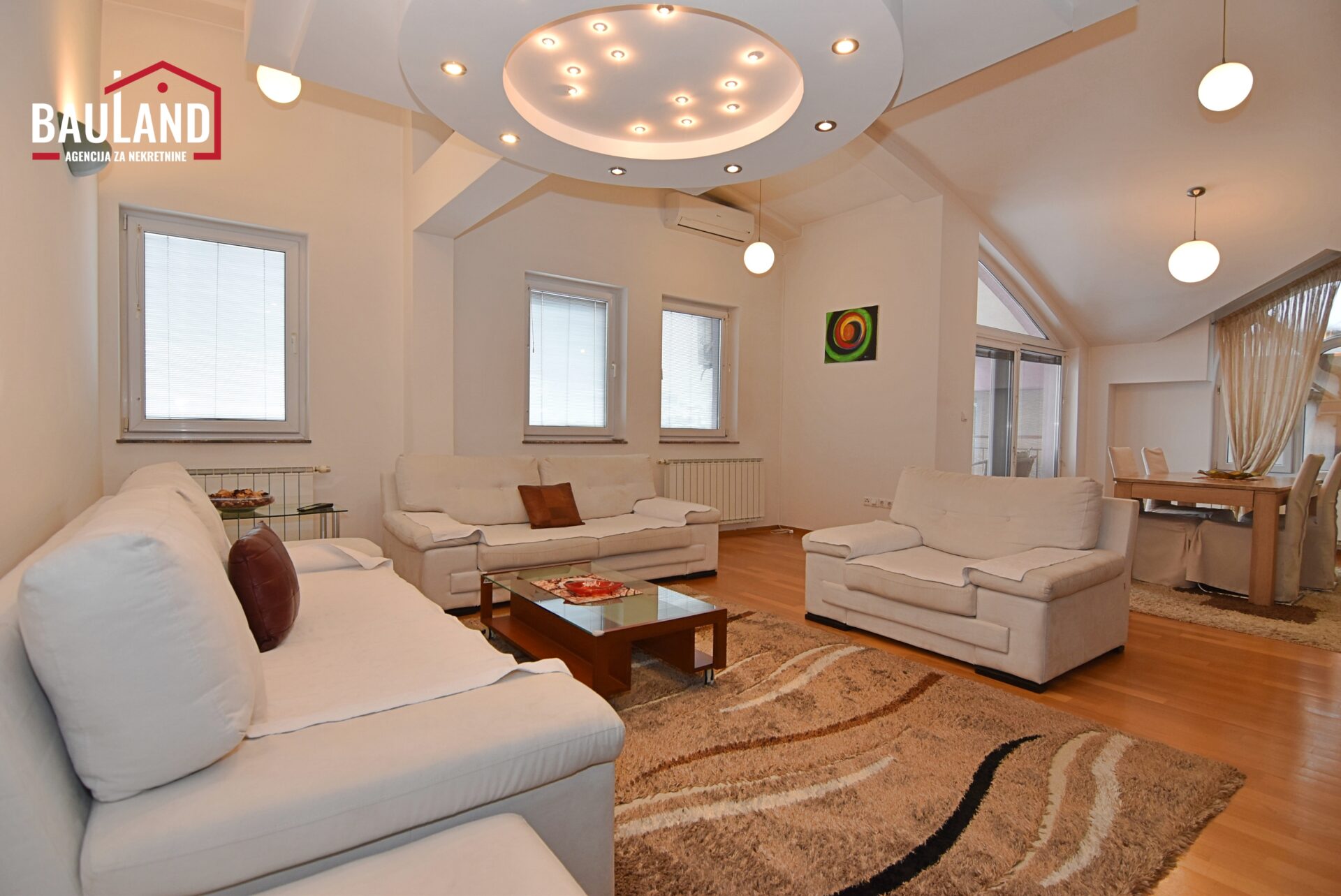 Möblierte Drei-Zimmer-Wohnung mit Garage, 106m2 / Kovačići, Novo Sarajevo