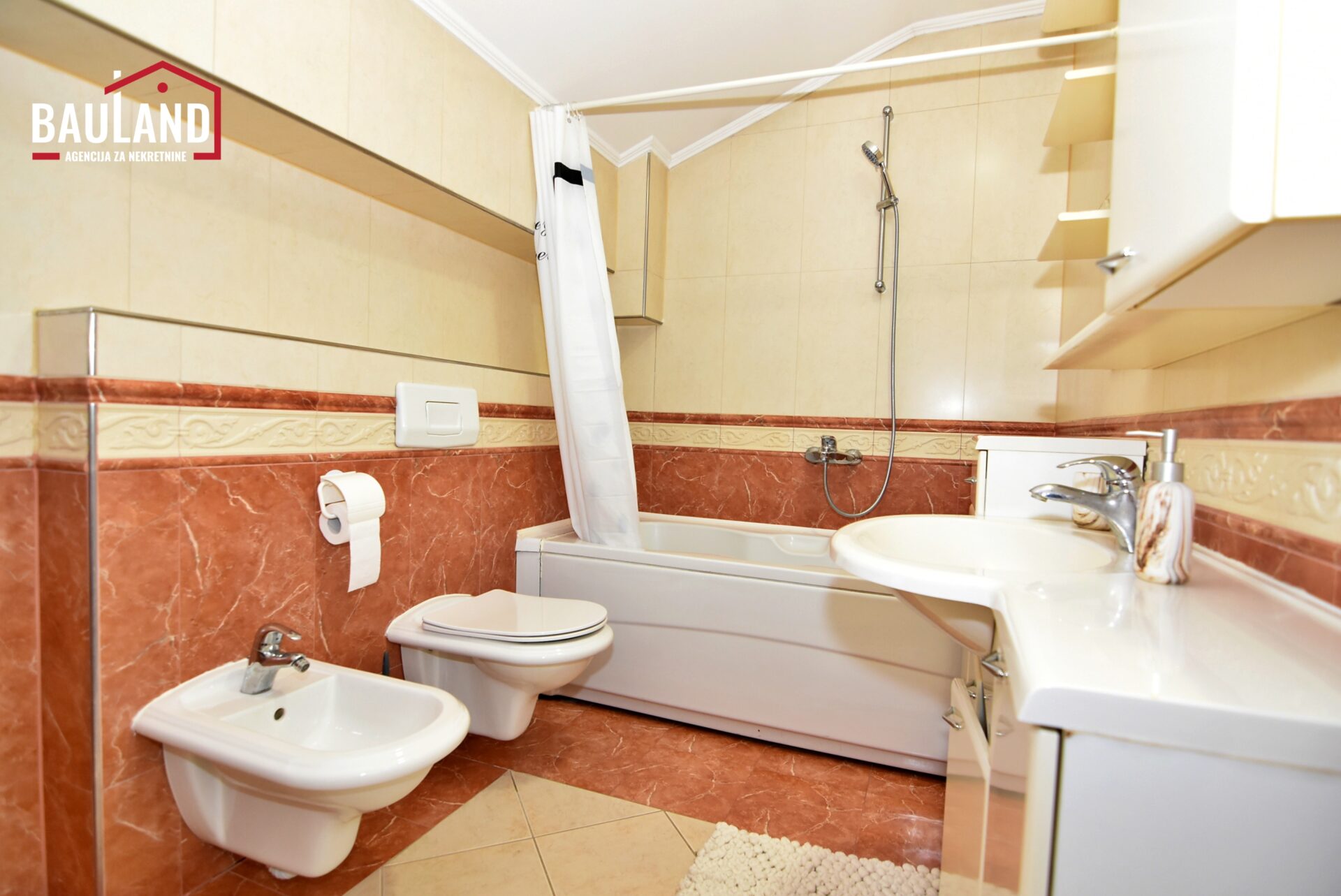 16 stan za najam III sprat ul. Ivana Gorana Kovačića