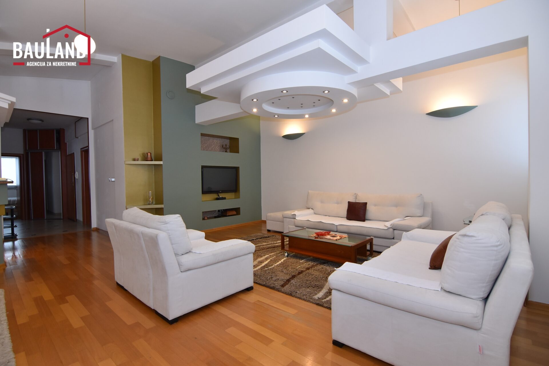 3 izdaje se trosoban namješten stan u ulici Ivana Gorana Kovačića