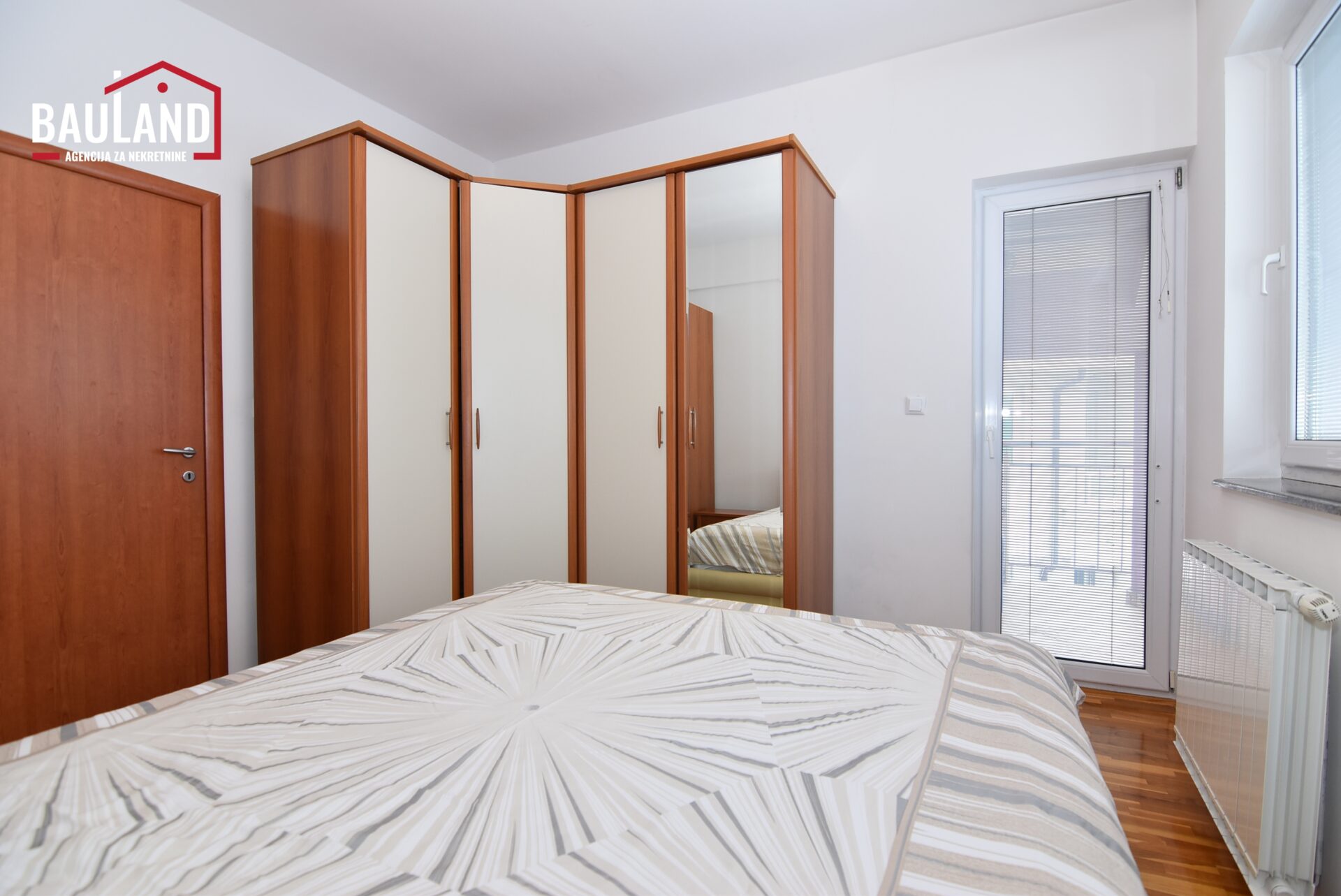 13 trosoban namješten stan za najam III sprat ul. Ivana Gorana Kovačića