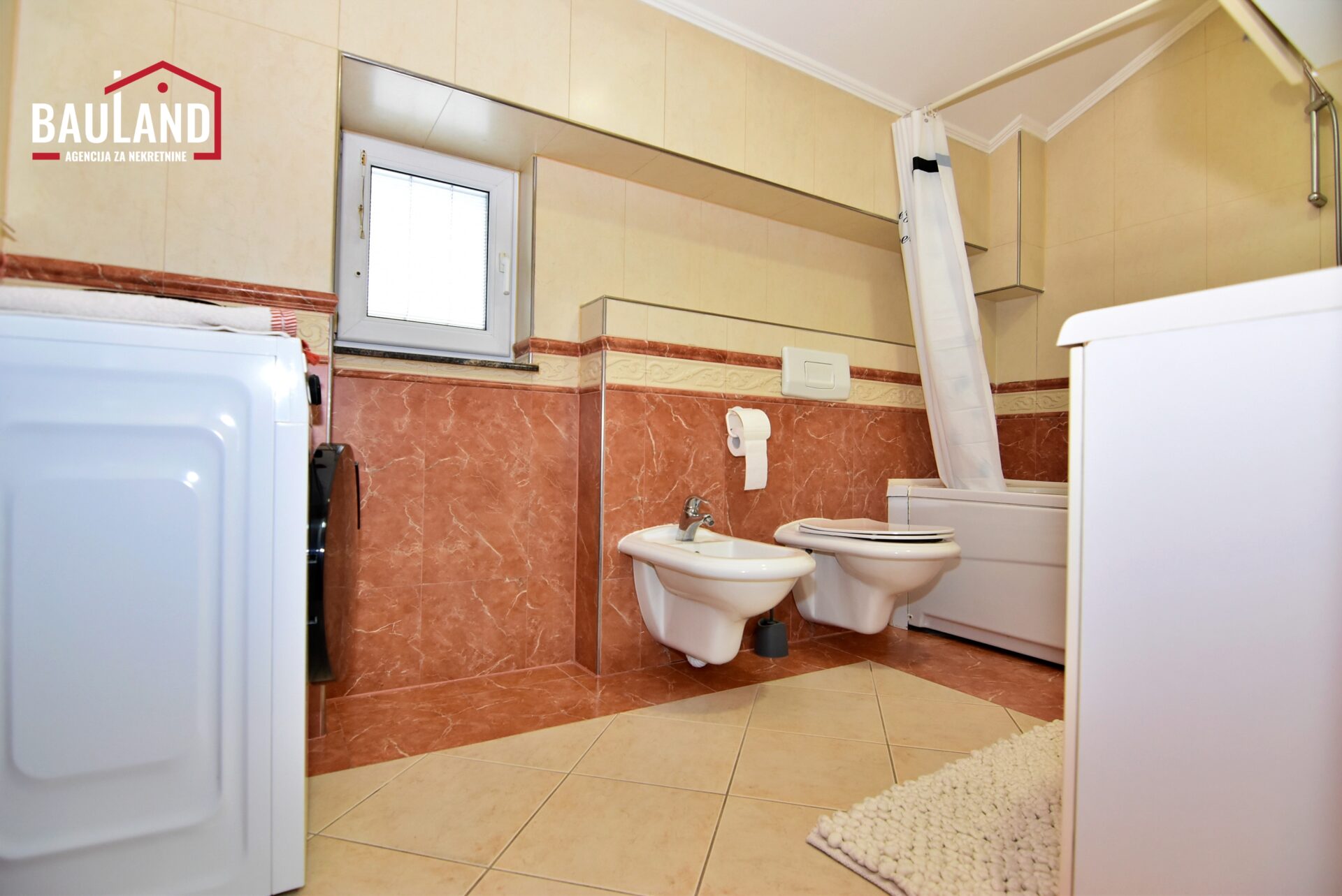 17 iznajmljuje se trosoban namješten stan 106m2 III sprat Novo Sarajevo