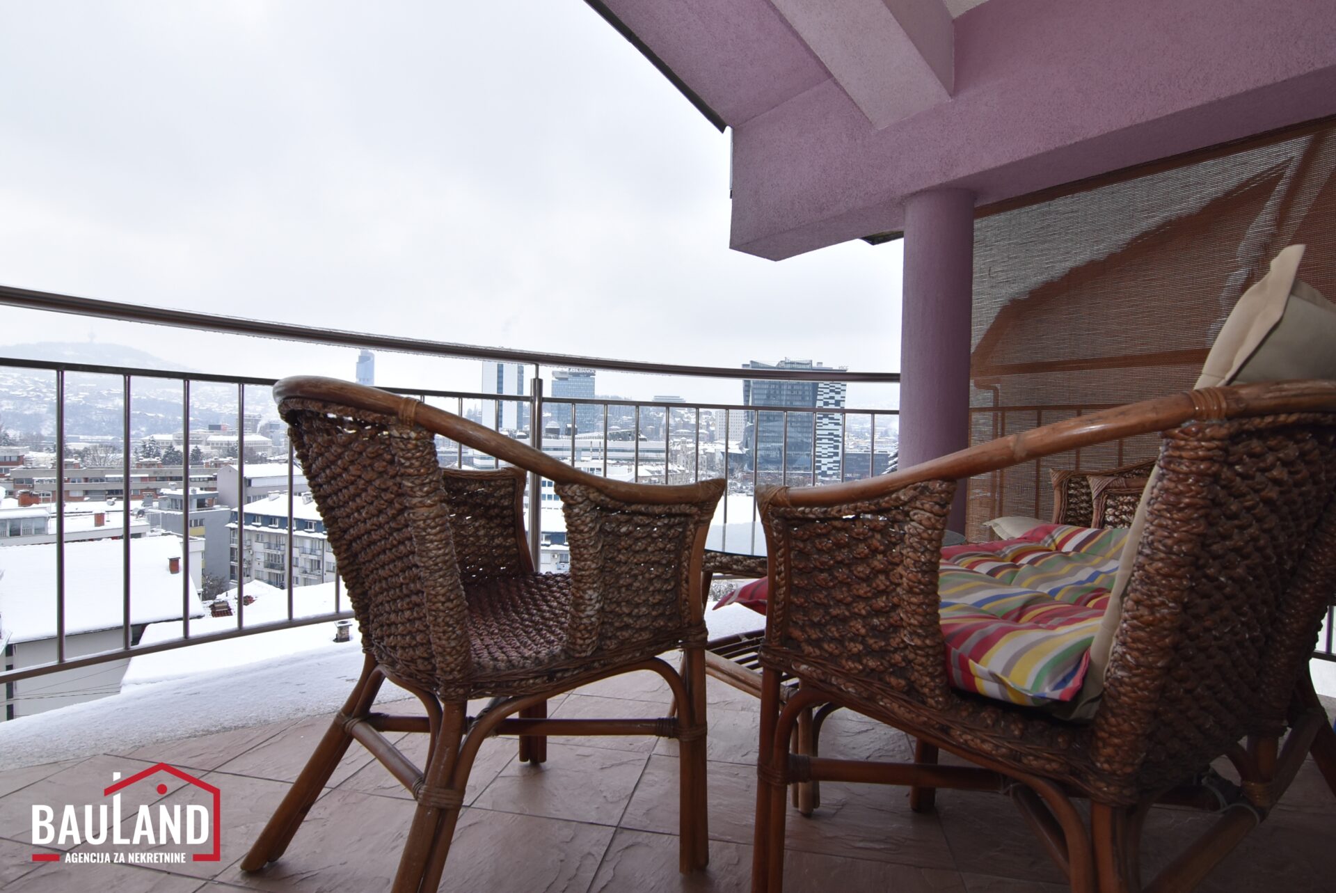 9 trosoban namješten stan III sprat sa garažom 106m2 Kovačići Novo Sarajevo