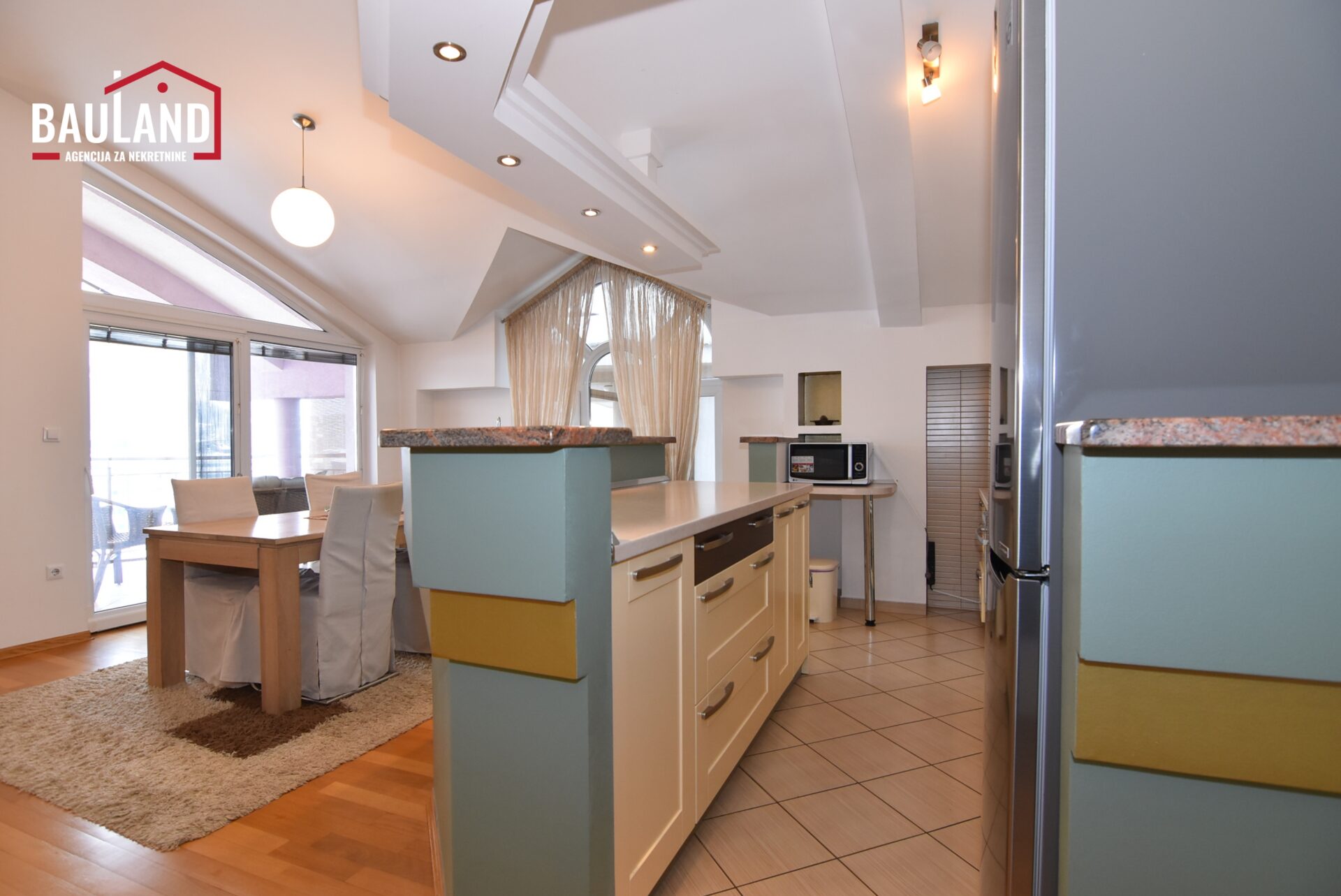 8 trosoban namješten stan površine 106m2 III sprat Kovačići Novo Sarajevo