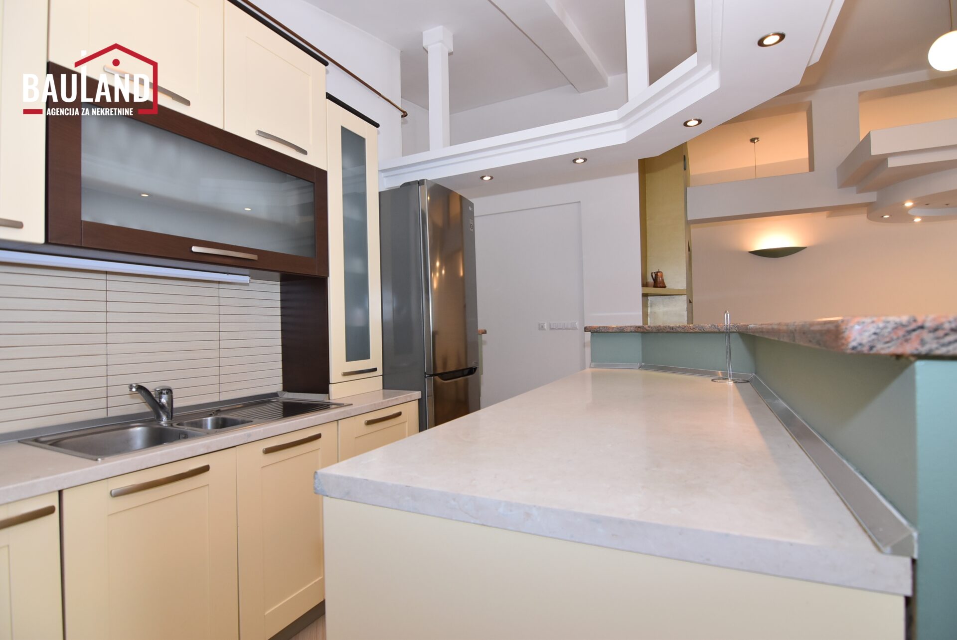 6 izdaje se namješten trosoban stan u ulici Ivana Gorana Kovačića naselje Kovačići