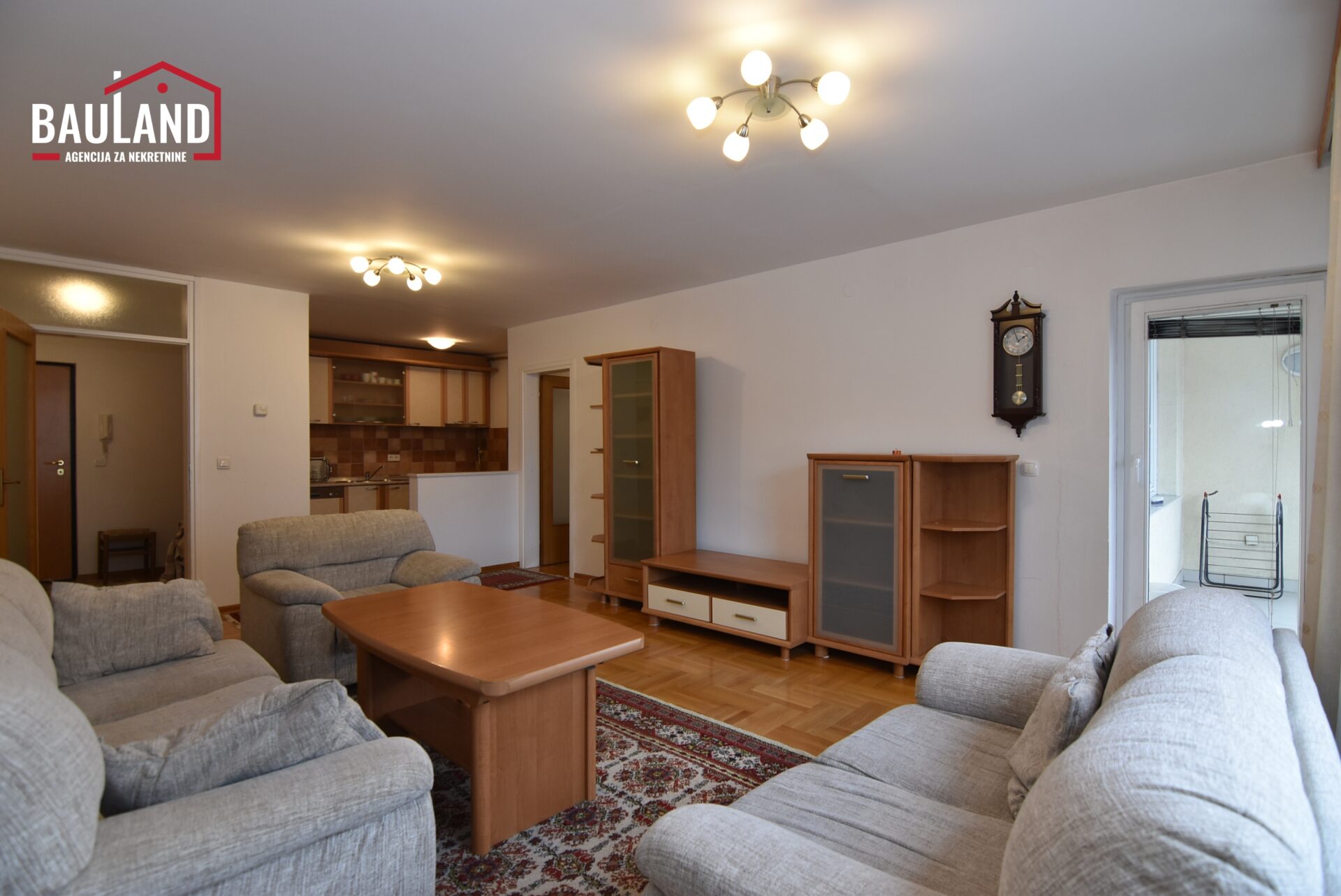 4 namješten dvosoban stan II sprat lift garažno mjesto