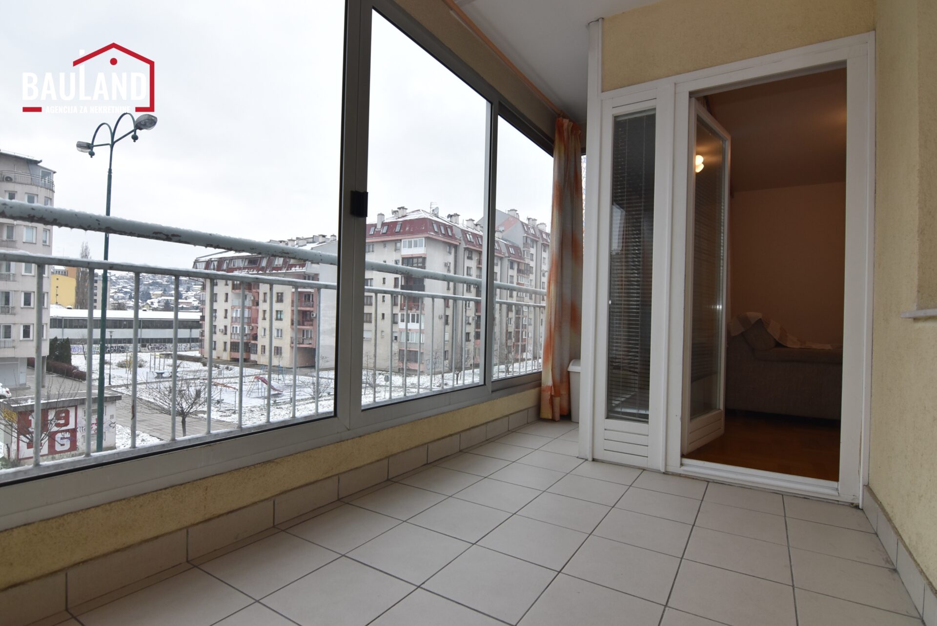 13 namješten dvosoban stan za najam II sprat lift