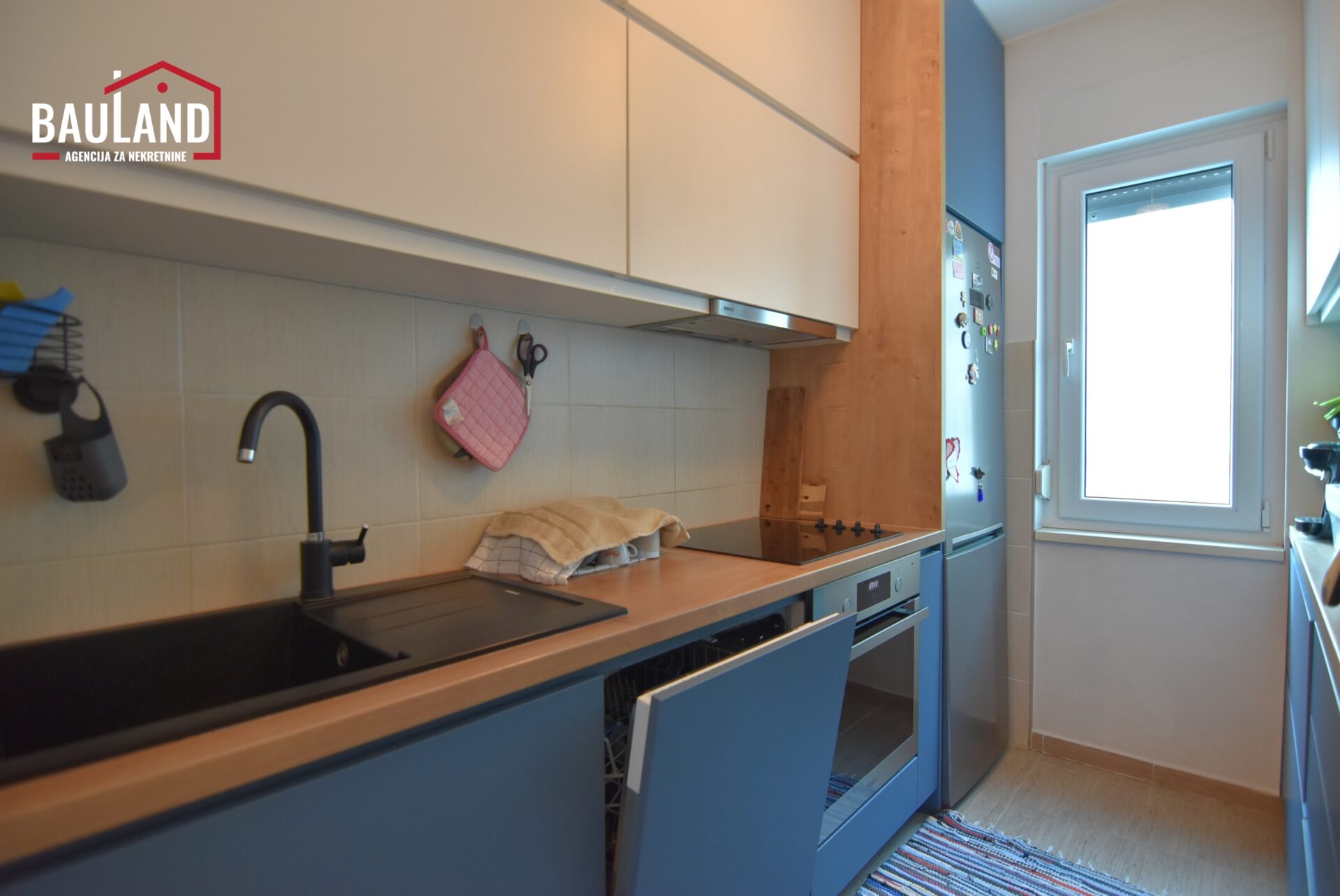 9 prodaje se trosoban namješten stan u naselju Kromolj Općina Centar