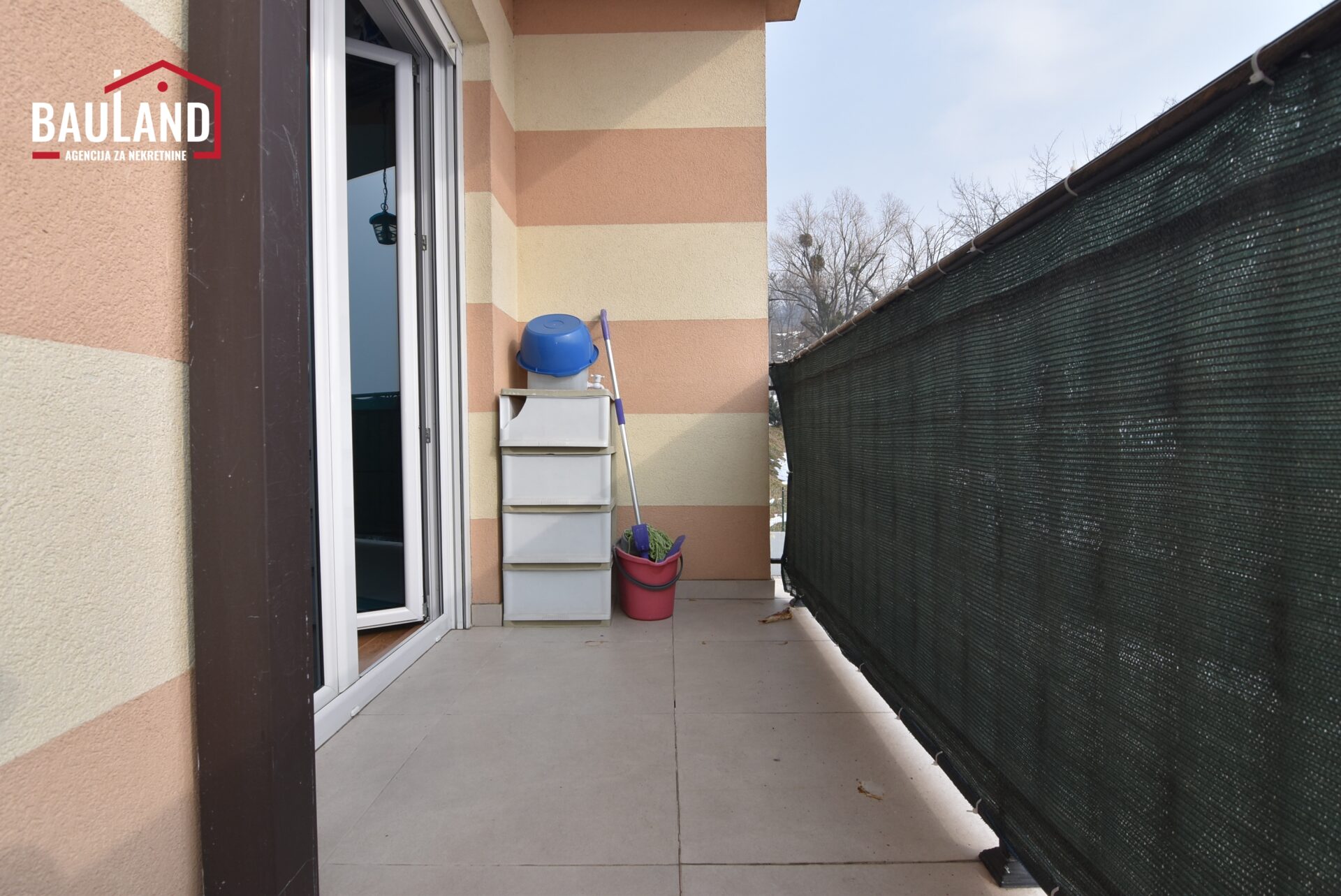 16 prodaja stana 65,50m2 I sprat lift dva balkona Kromolj