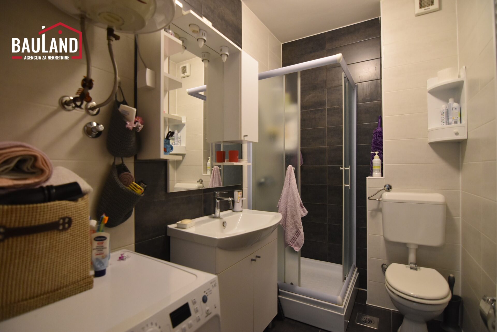 21 trosoban stan za prodaju 65,50m2 I sprat naselje Kromolj Općina Centar