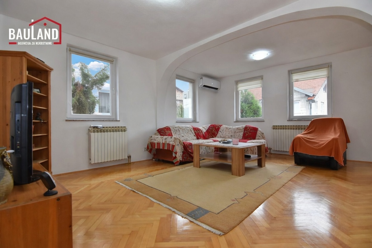 Haus auf Grundstück von 432m2 / Zabrđe, Gemeinde Novi Grad Sarajevo