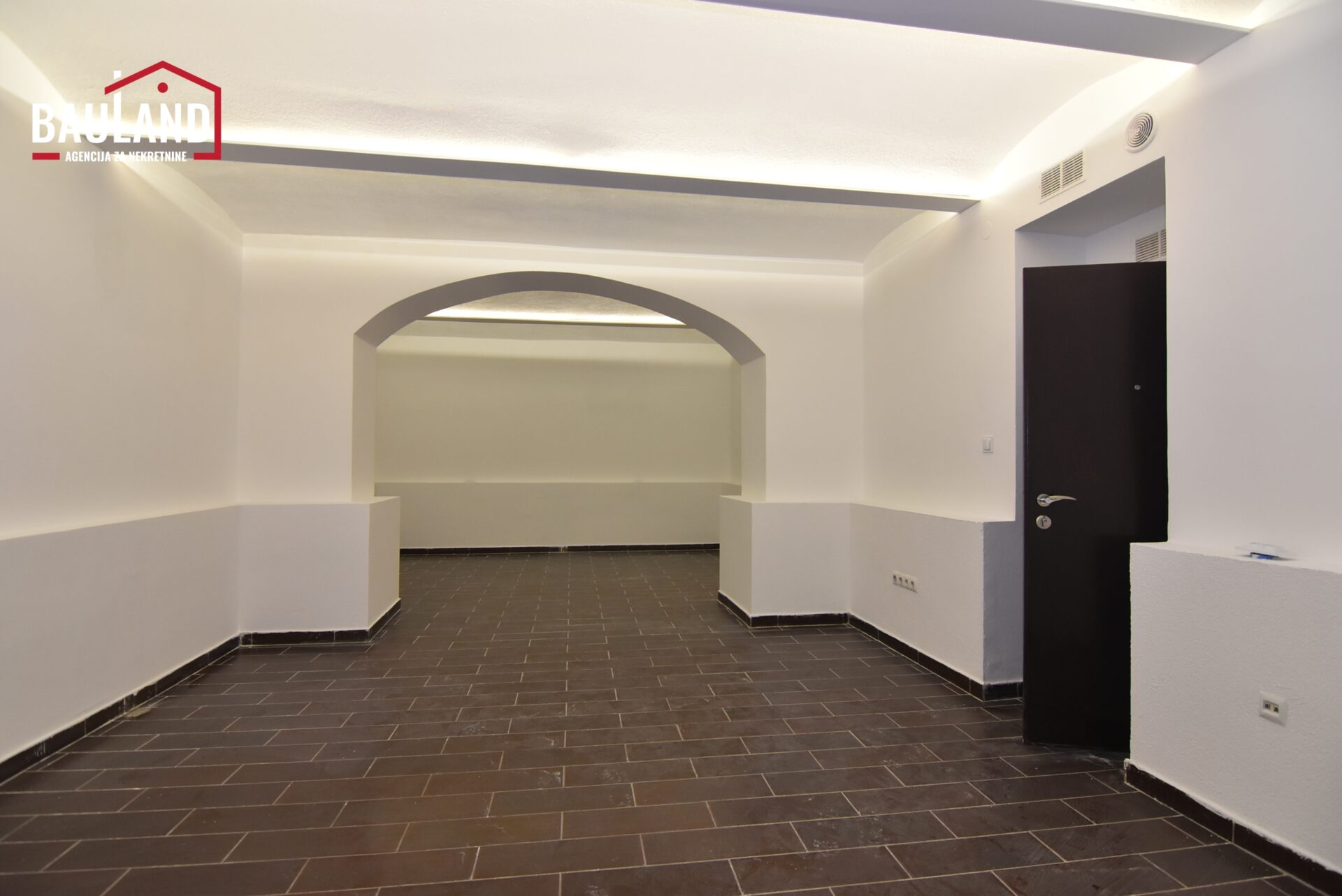 6 iznajmljuje se poslovni prostor na duži vremenski period minimalno na godinu dana Centar Marijin Dvor