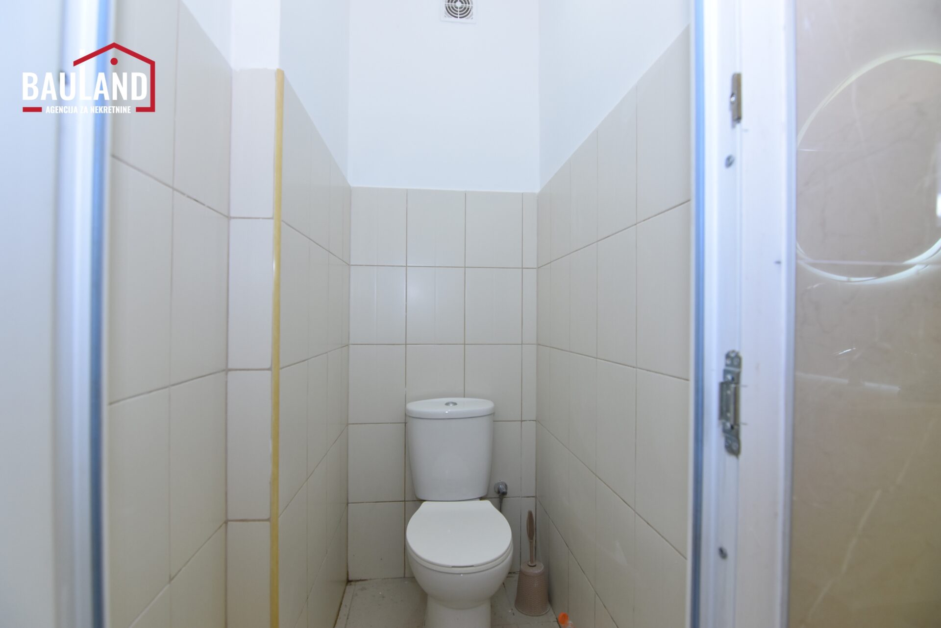 9 iznajmljuje se poslovni prostor u suterenu na Marijin Dvoru