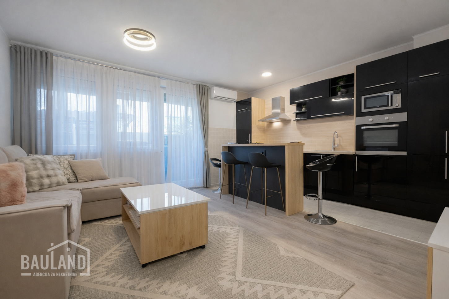 Vollständig möblierte Zweizimmerwohnung mit verglaster Terrasse – Stup, Ilidža