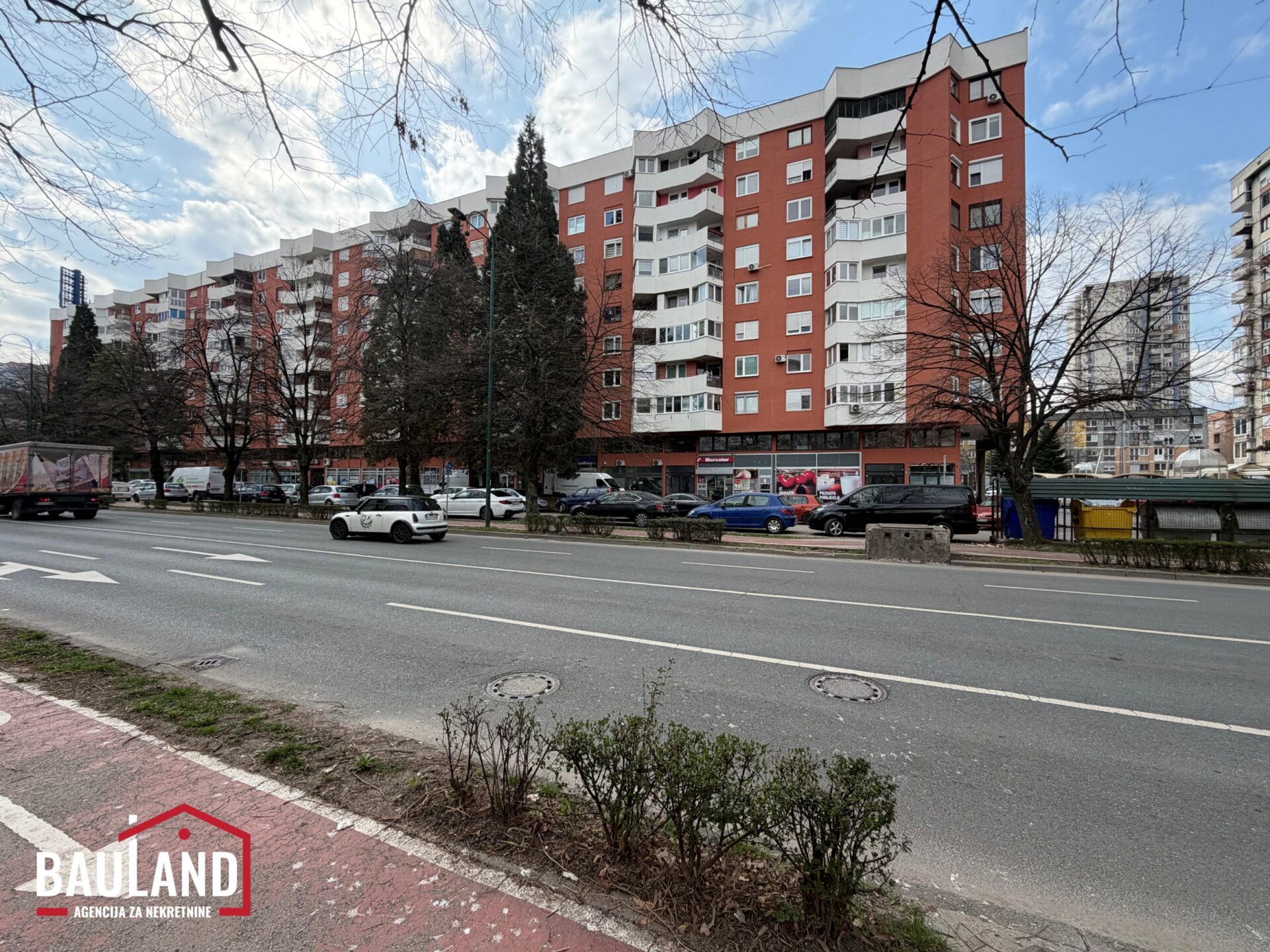 Vierzimmerwohnung mit zwei Balkonen, 87m2 / Grbavica, Gemeinde Novo Sarajevo