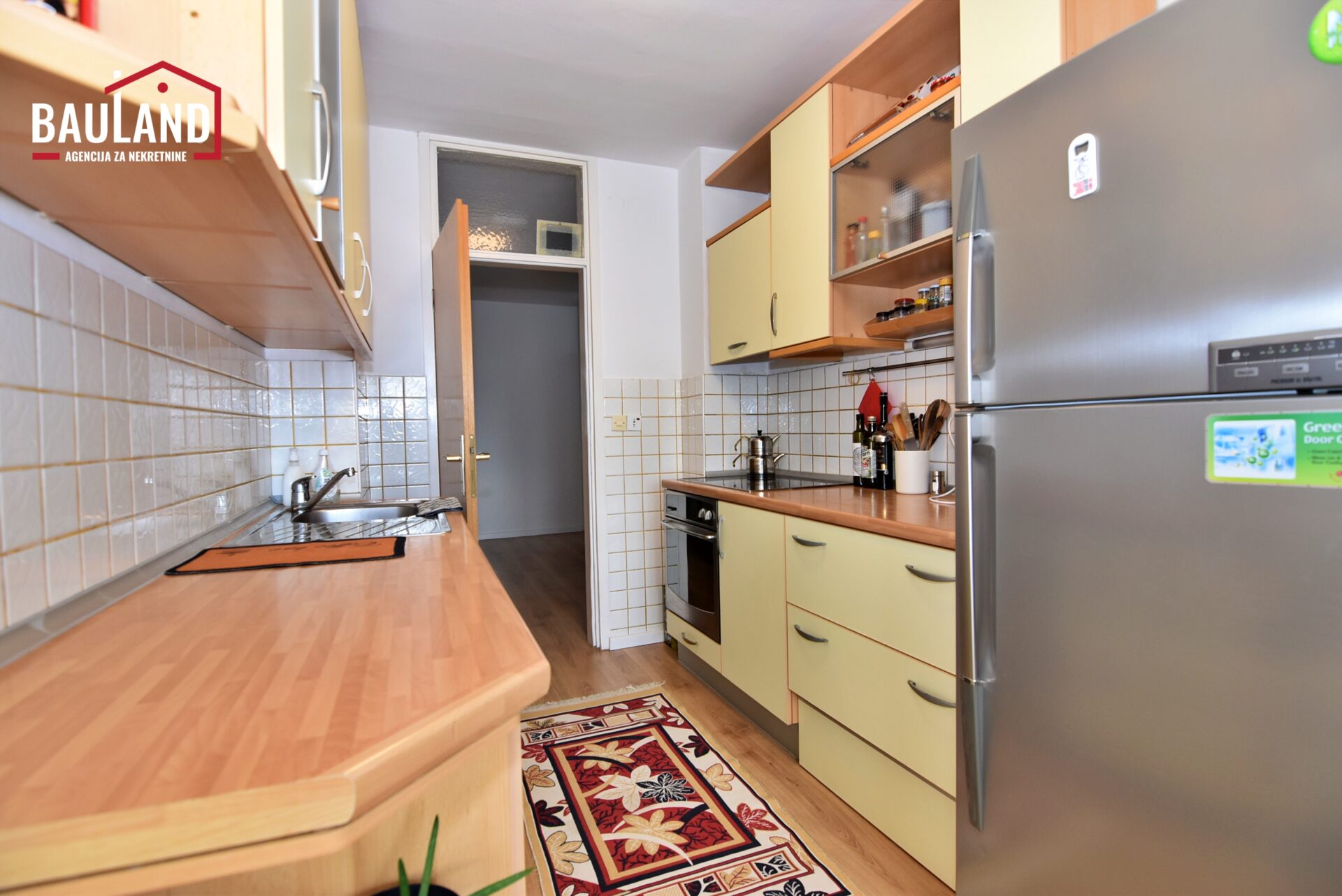 8 prodaje se četverosoban stan u ulici Topal Osman paše Grbavica