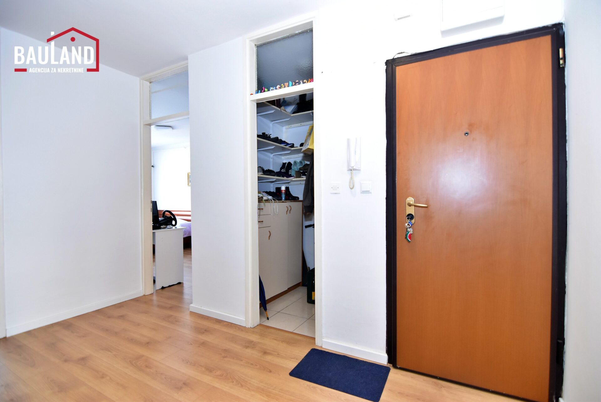 14 prodaje se četverosoban stan u ulici Topal Osman Paše na Grbavici