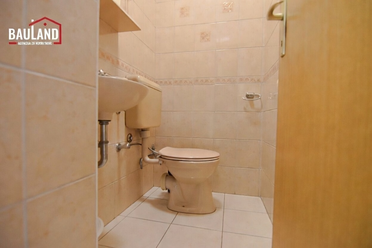 22 četverosoban stan za prodaju VIII sprat lift dva balkona