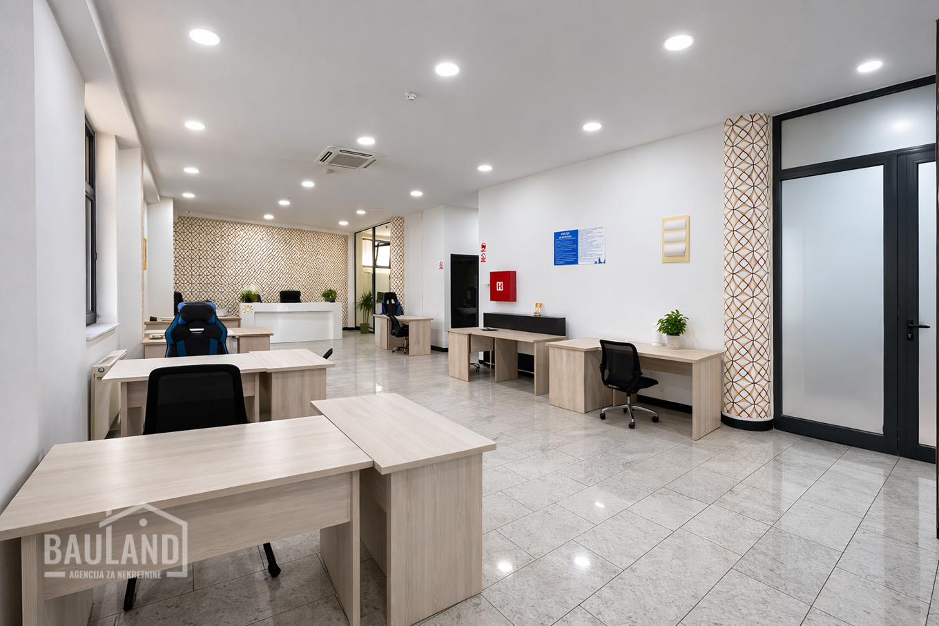 Vielseitiger Gewerberaum mit ca. 300 m² im Erdgeschoss eines Geschäftshauses, Stup